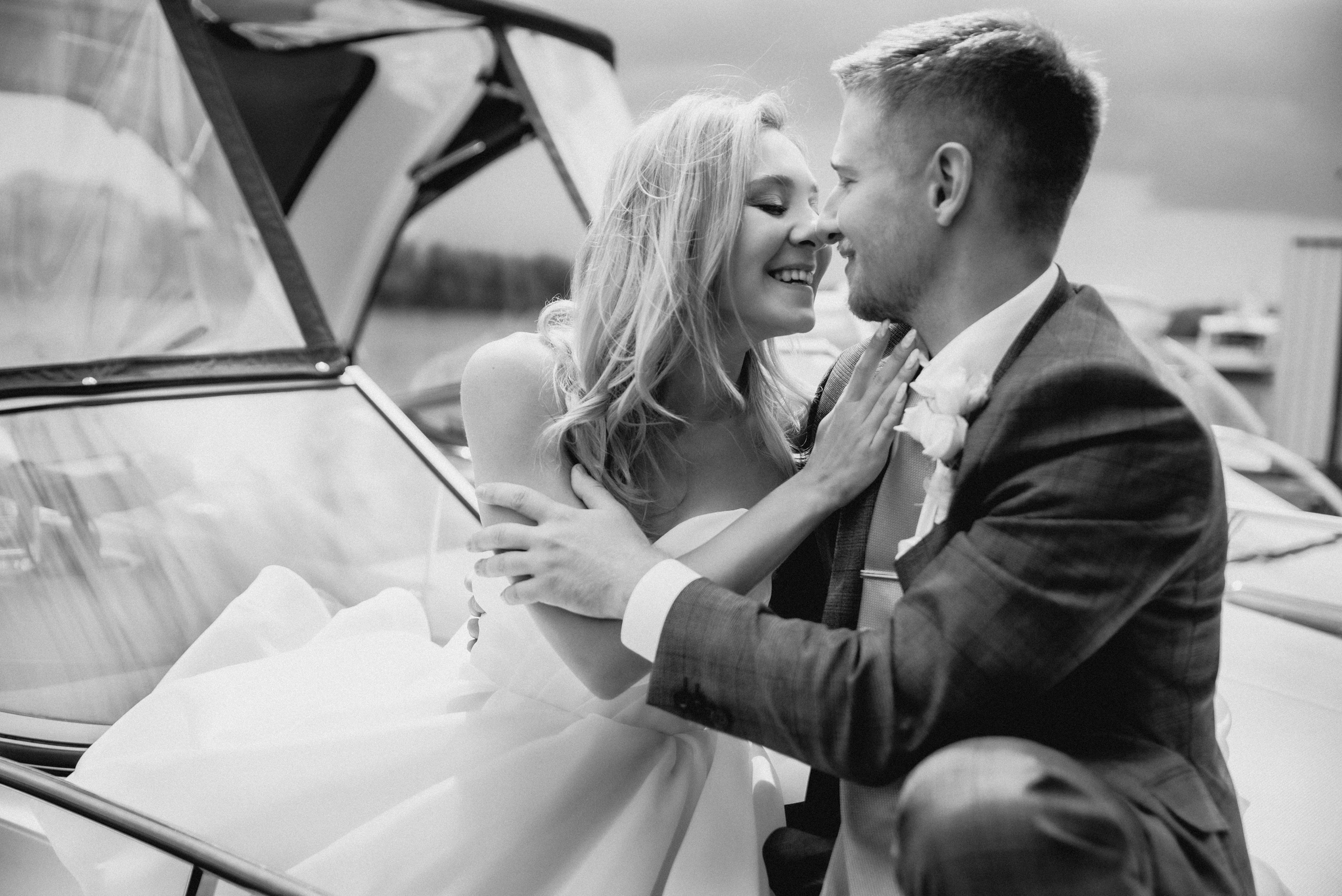 Свадебная фотосессия на катере. Свадебный и портретный фотограф в Москве Жердев Даниил