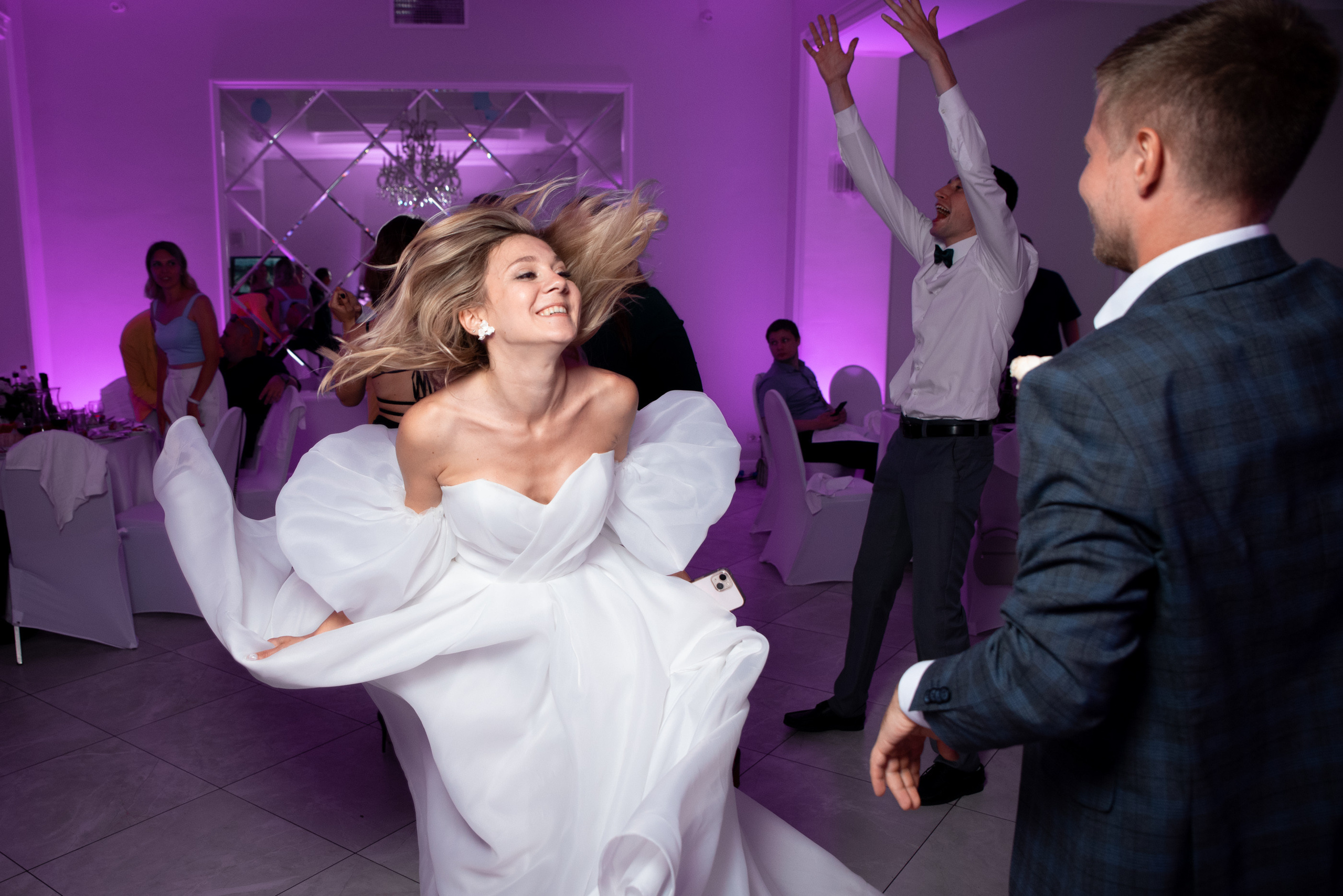 Свадебная фотосессия на катере. Свадебный и портретный фотограф в Москве Жердев Даниил