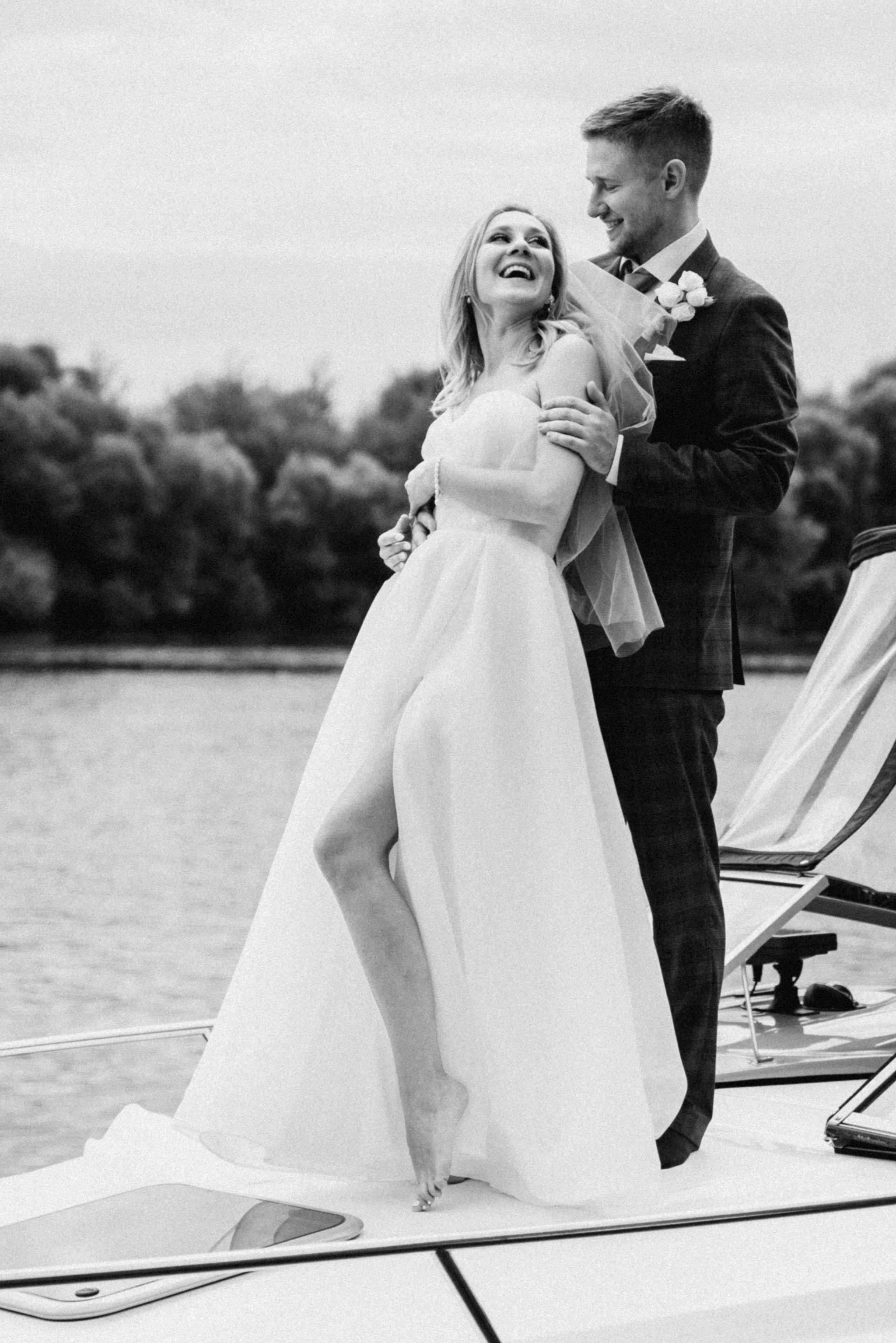 Свадебная фотосессия на катере. Свадебный и портретный фотограф в Москве Жердев Даниил