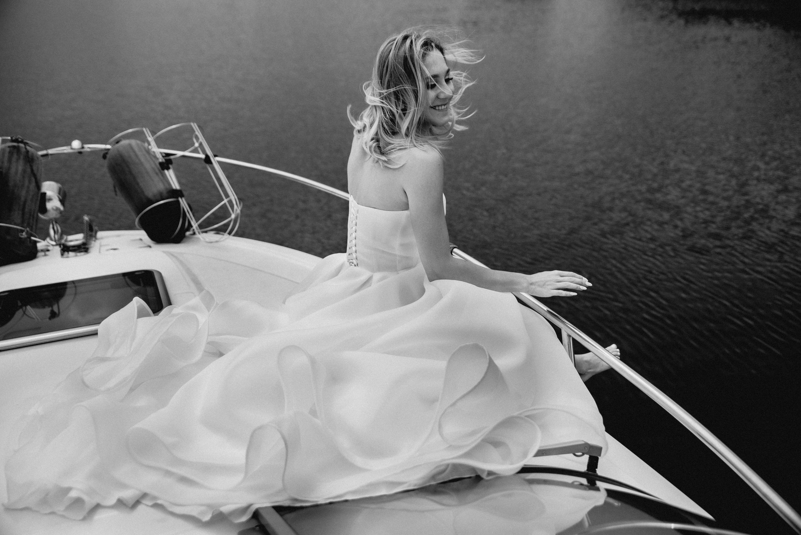 Свадебная фотосессия на катере. Свадебный и портретный фотограф в Москве Жердев Даниил