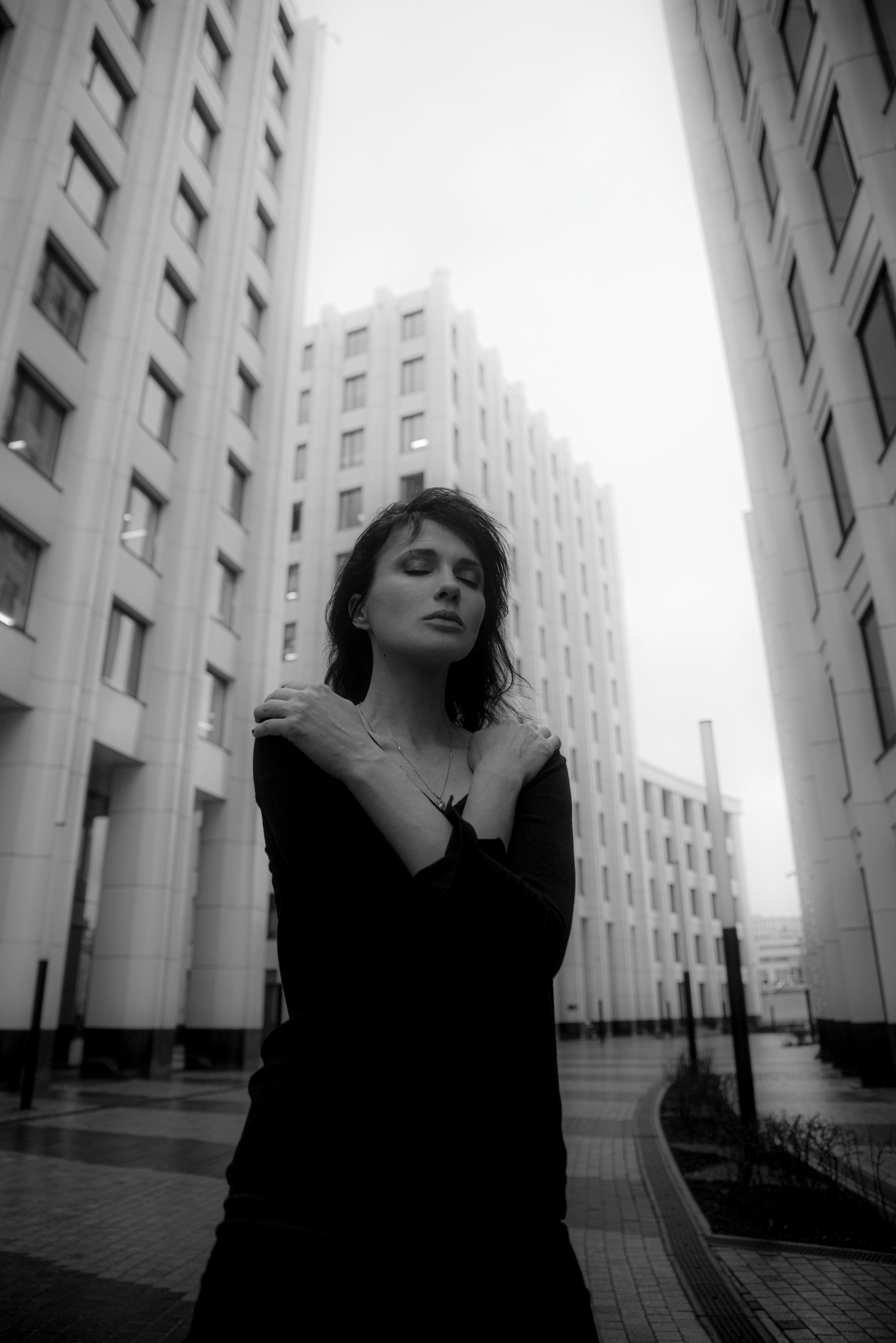 Уличная фотосессия в БЦ Аквамарин. Свадебный и портретный фотограф в Москве Жердев Даниил