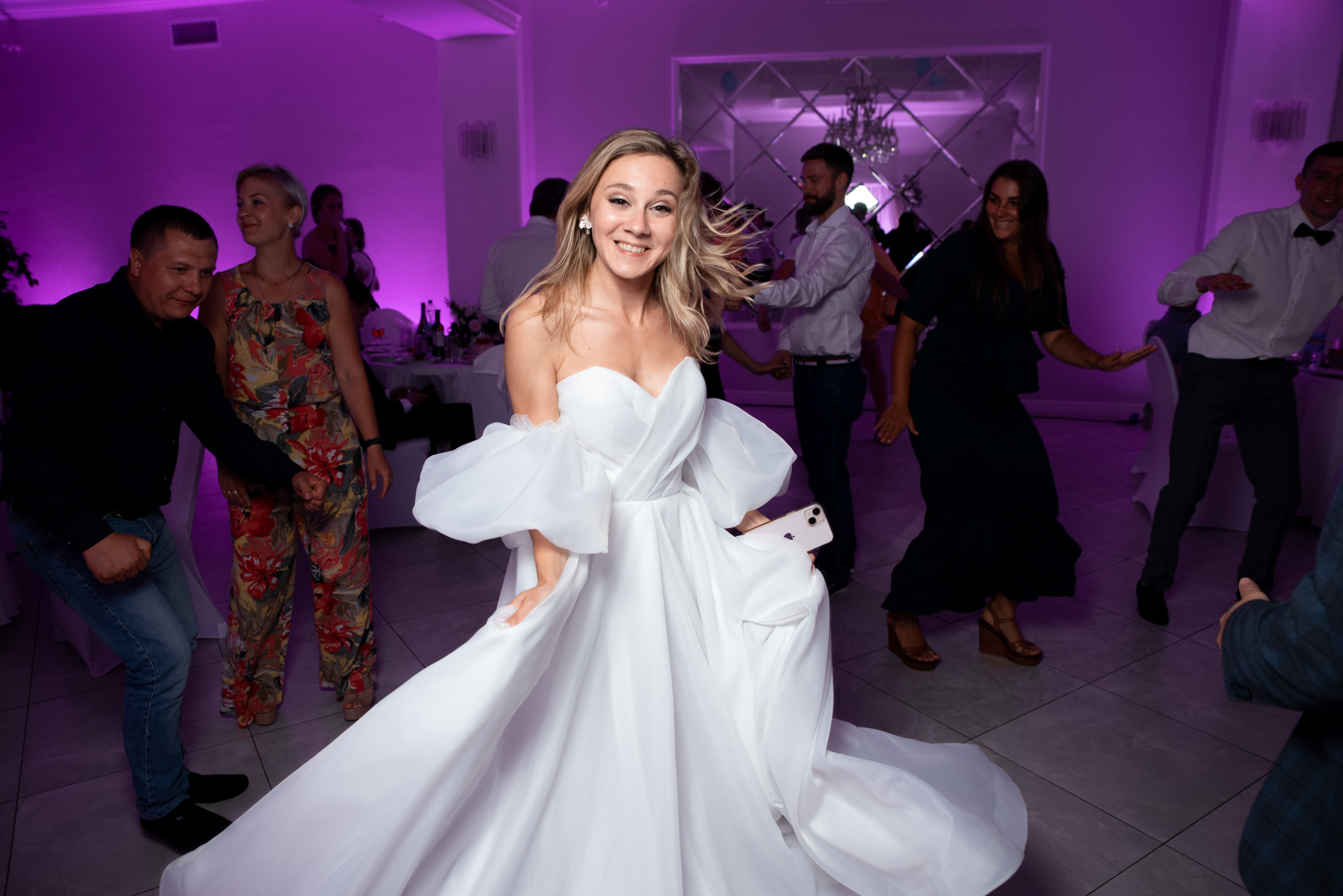 Свадебная фотосессия на катере. Свадебный и портретный фотограф в Москве Жердев Даниил