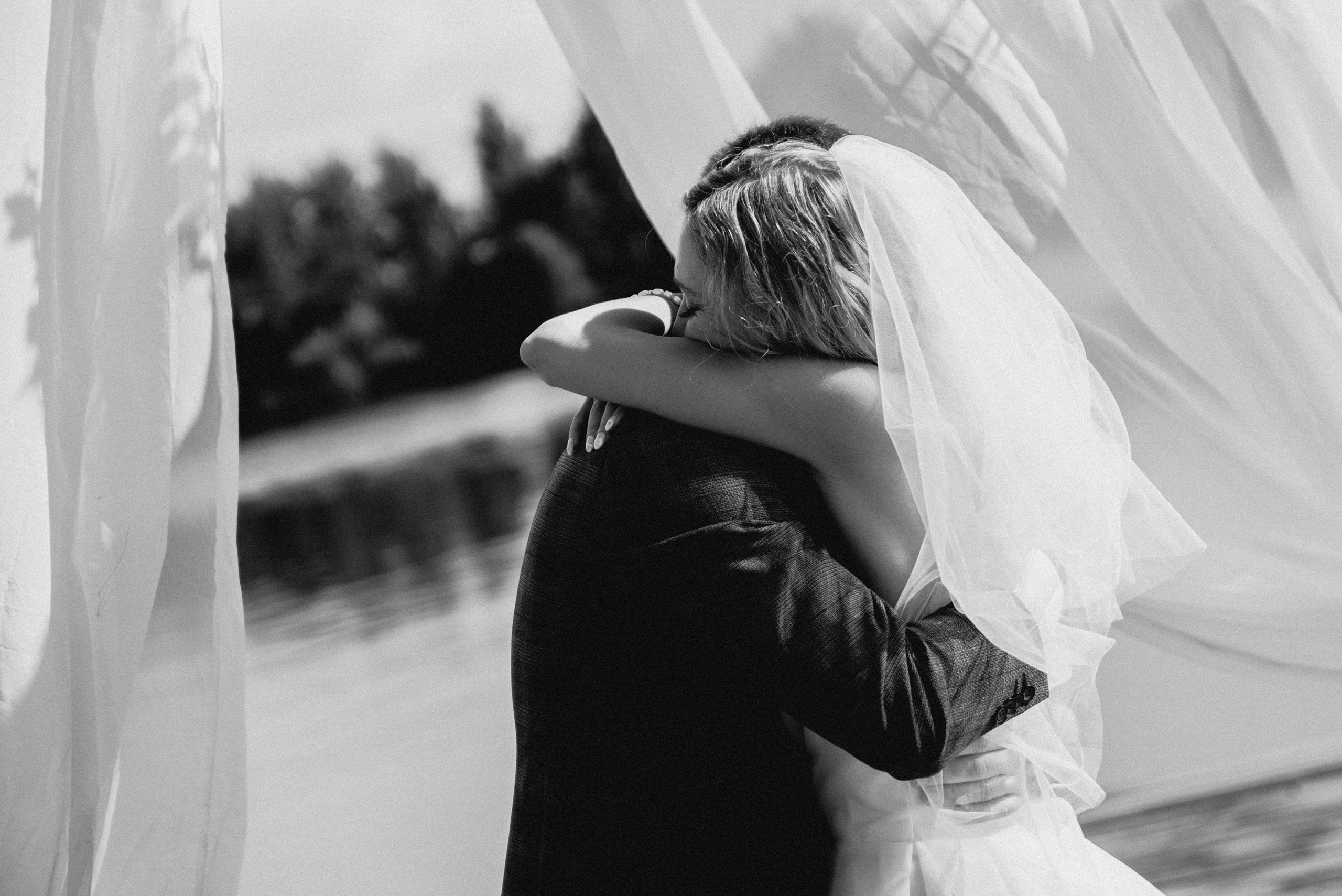 Свадебная фотосессия на катере. Свадебный и портретный фотограф в Москве Жердев Даниил