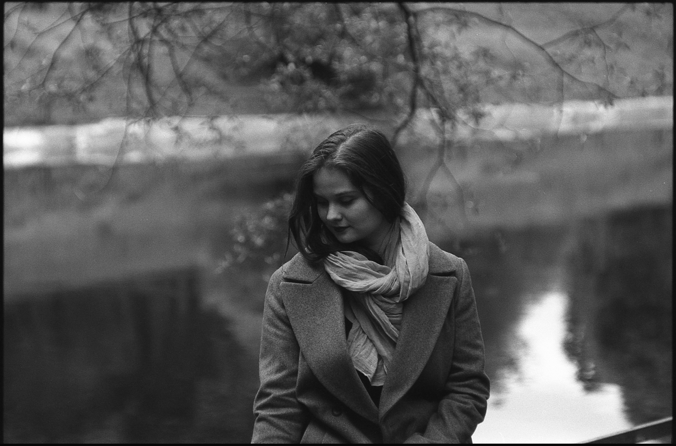 Фотосъемка в цветущем саду. Портретный фотограф Белград Матвей Кармаков