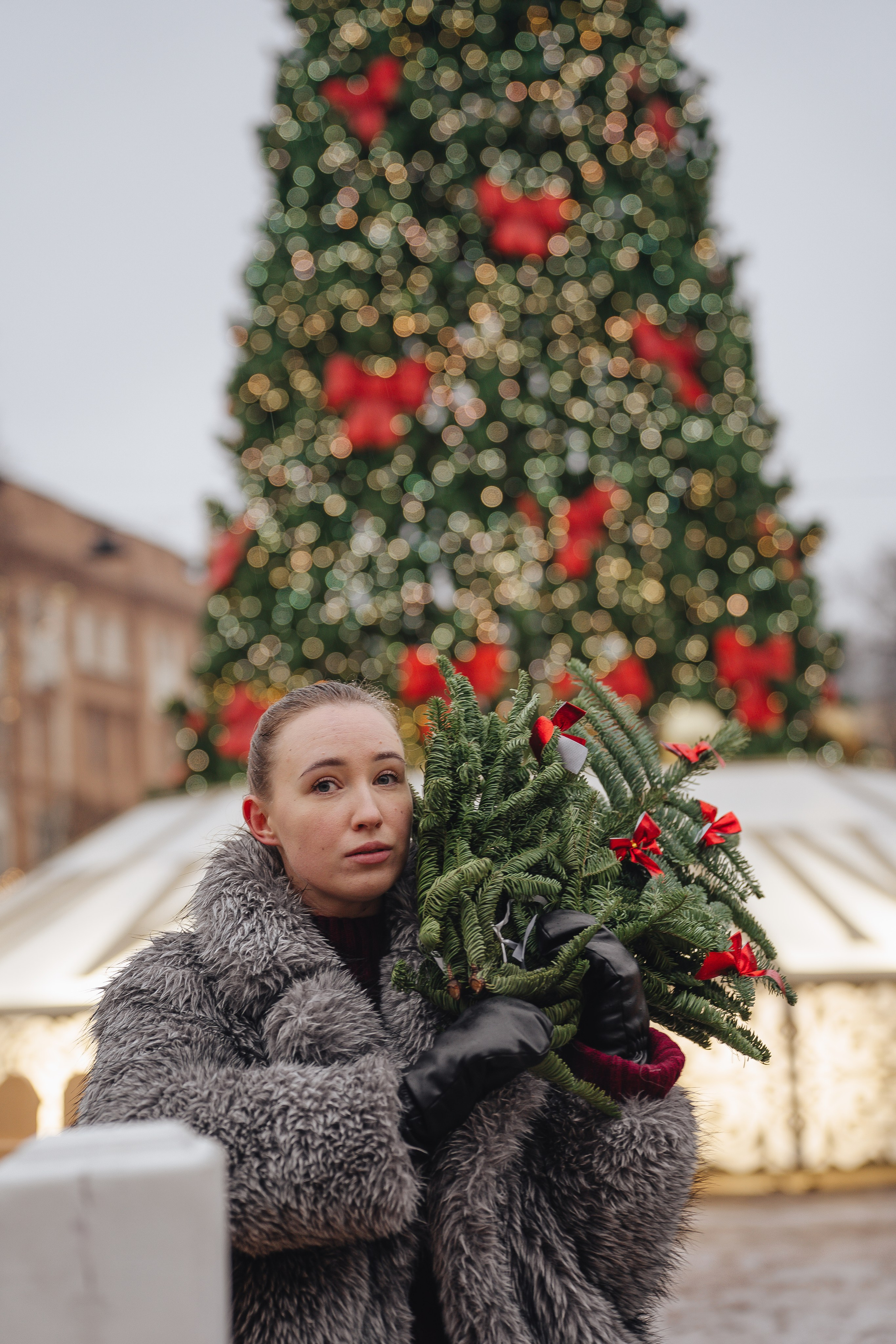 ПРОГУЛКА НА МАНЕЖНОЙ ПЛОЩАДИ ДЛЯ ДЕВУШКИ ПЕРЕД НОВЫМ ГОДОМ (НОВОГОДНЯЯ ФОТОСЕССИИЯ НА МАНЕЖНОЙ ПЛОЩАДИ). Профессиональный фотограф, Санкт-Петербург — Виктория Богомолова