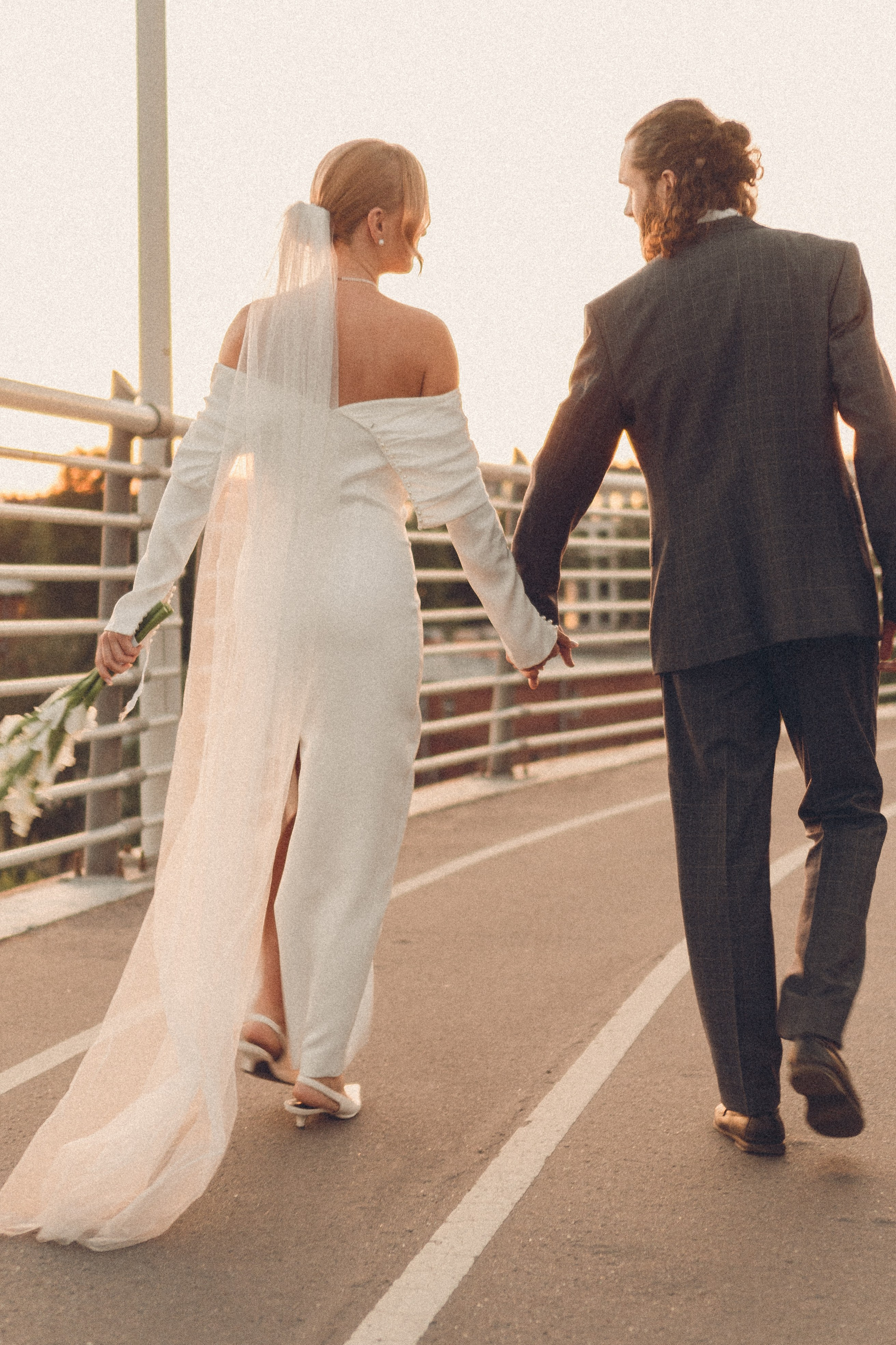 СВАДЕБНАЯ СЬЕМКА ВОЗЛЕ МСОТА БЕТАНКУРА НА КАБРИОЛЕТЕ. Профессиональный фотограф, Санкт-Петербург — Виктория Богомолова