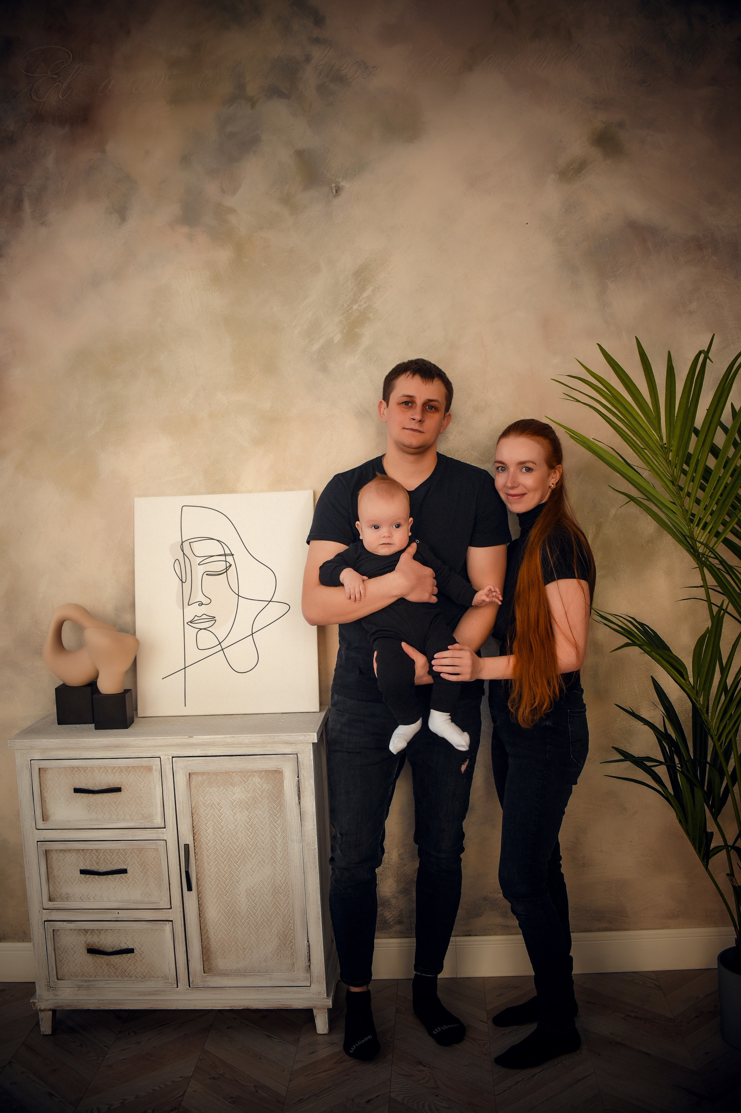 Семейная студийная фотосессия 3. Свадебный, семейный, детский, контент фотограф в Омске Максим Ильин