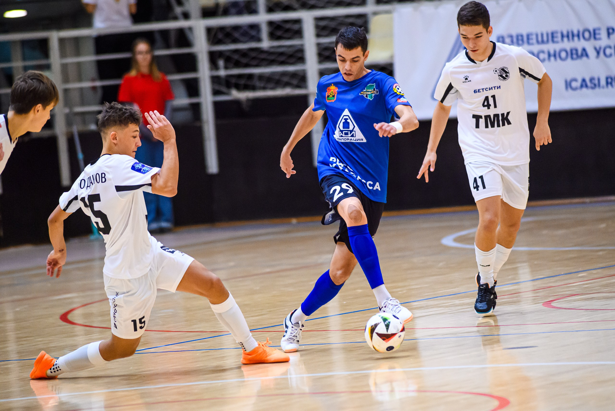 Высшая лига по футзалу — Сезон 2024-2025 — 2ой тур. Репортажный фотограф в Кемерово