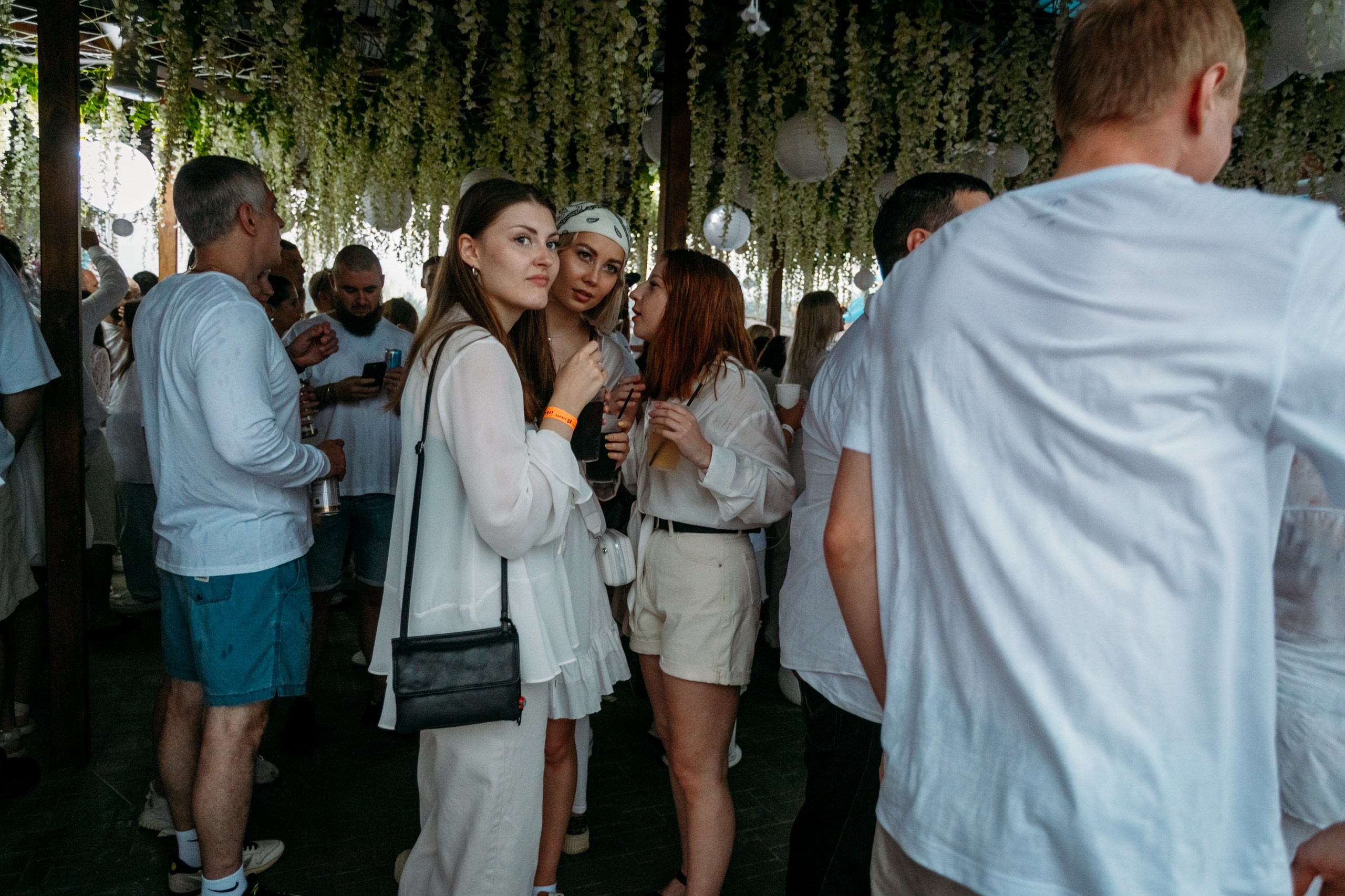 White Party @ Бархат парк. Репортажный фотограф Максим Полянский. Москва, Санкт-Петербург, Красноярск