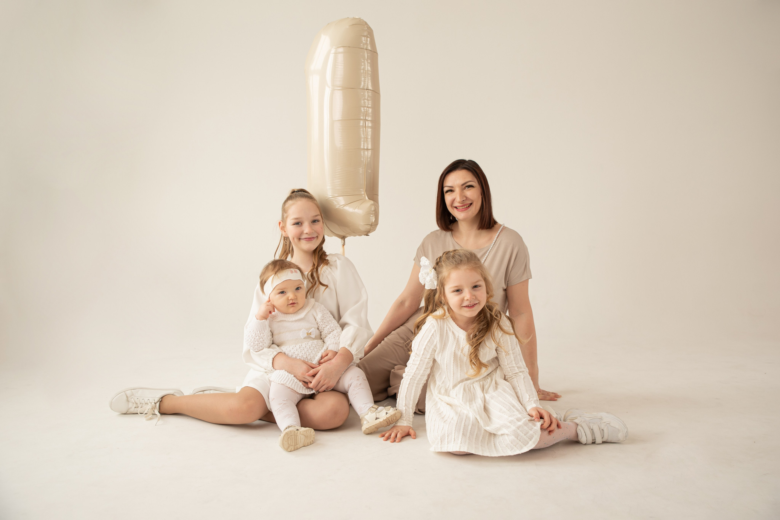 Семейная фотосессия в студии (циклорама). Семейный и детский фотограф в Туле Светлана Воронкова