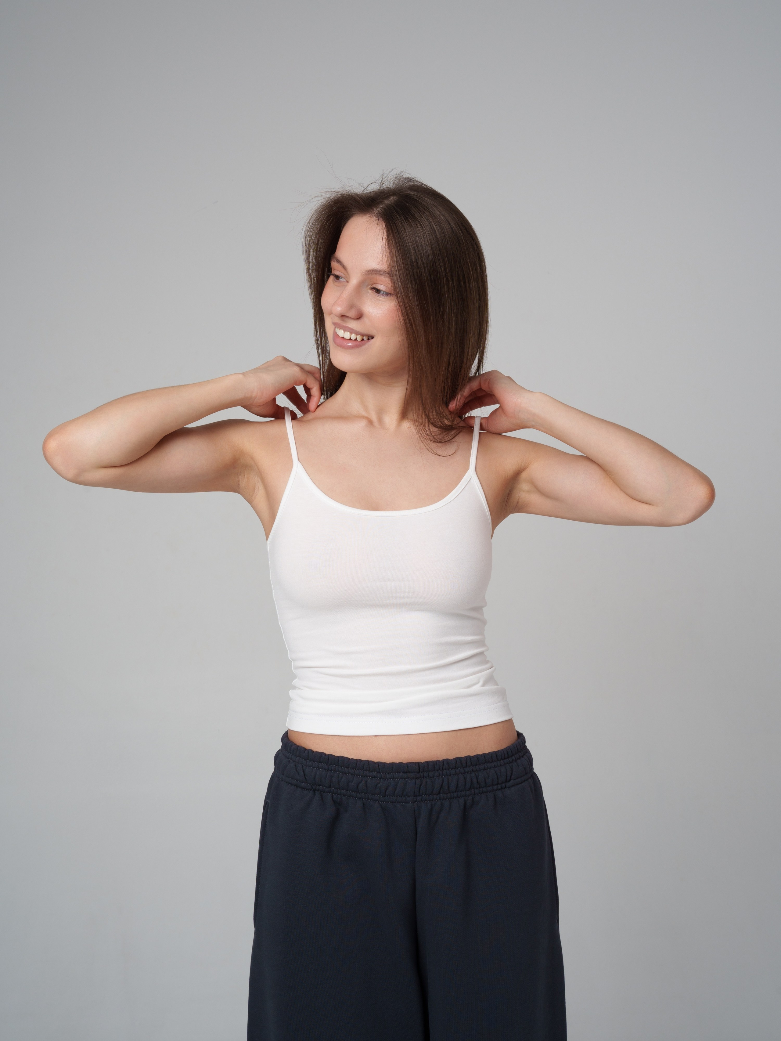 Топы на сером фоне. Иван Упоров — фотограф, рилсмейкер чебоксары