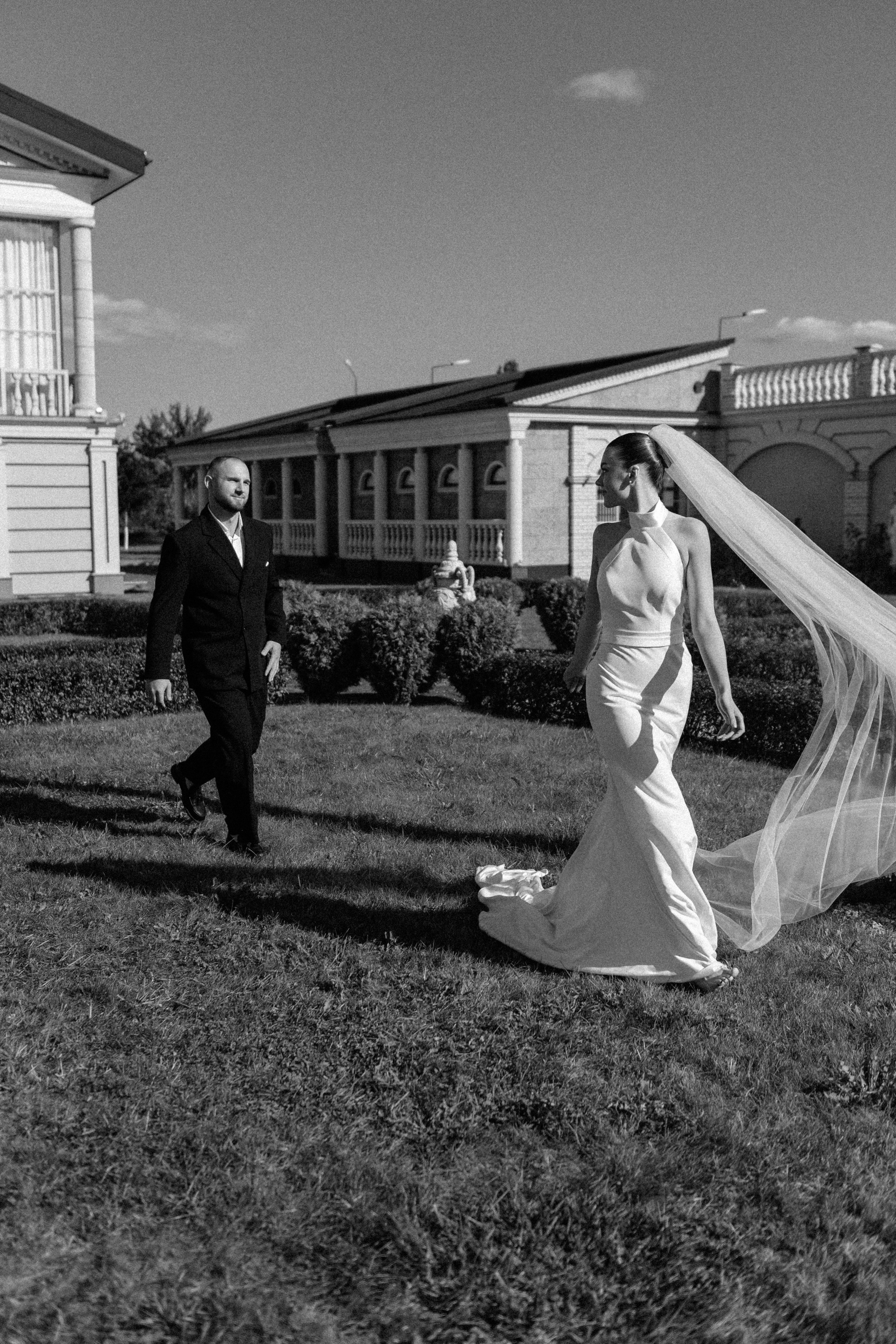 Wedding day in VERSAL PARK. Wedding PHOTOGRAPHER Andrew Vnukov