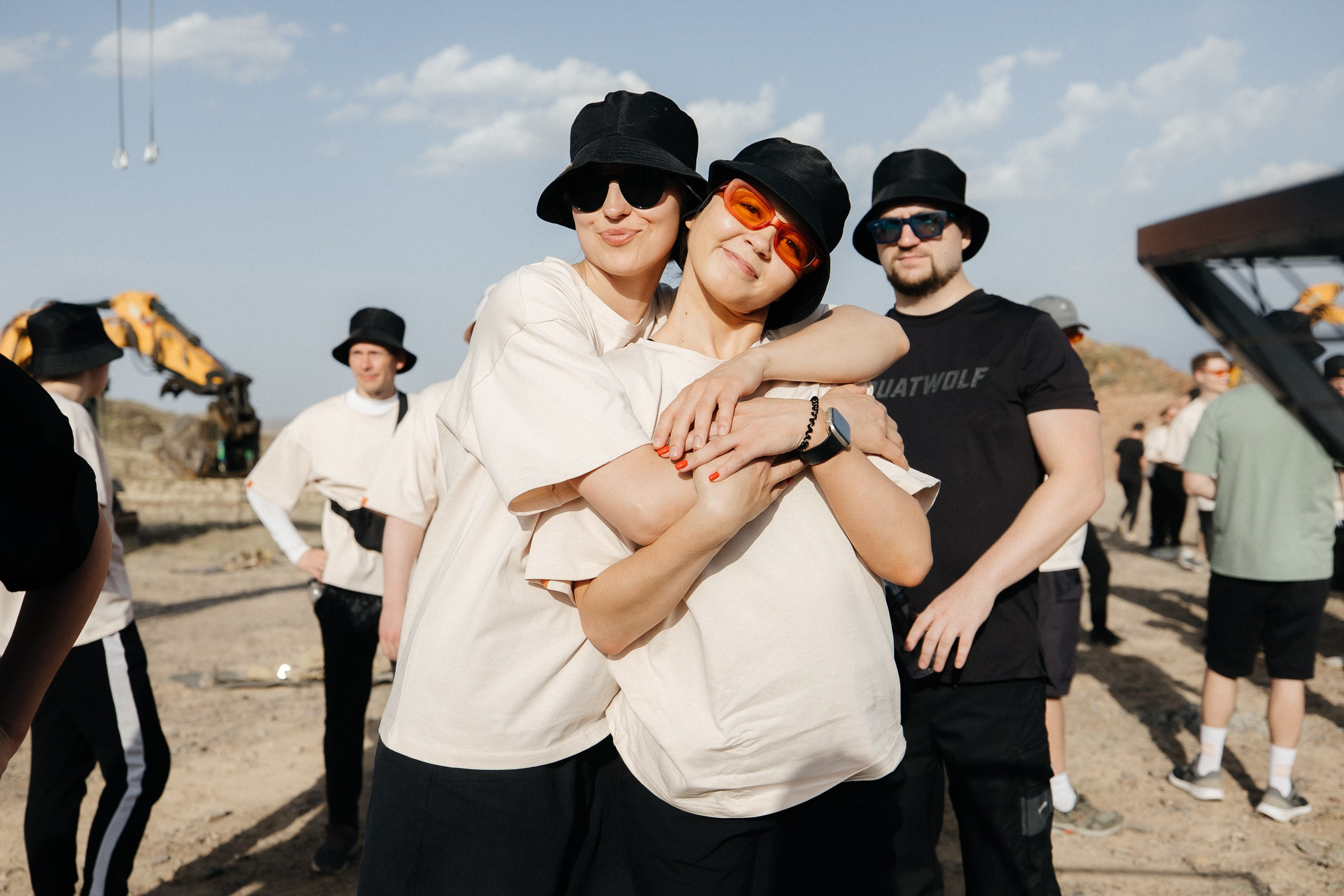 Здравствуйте! Я свадебный фотограф из Ульяновска, работаю в том числе по всей России и с выездом за границу. Снимаю свадьбы, lovestory, корпоративы, светский репортаж. Провожу обучение по фотографии, мастер-классы и воркшопы для других фотографов.