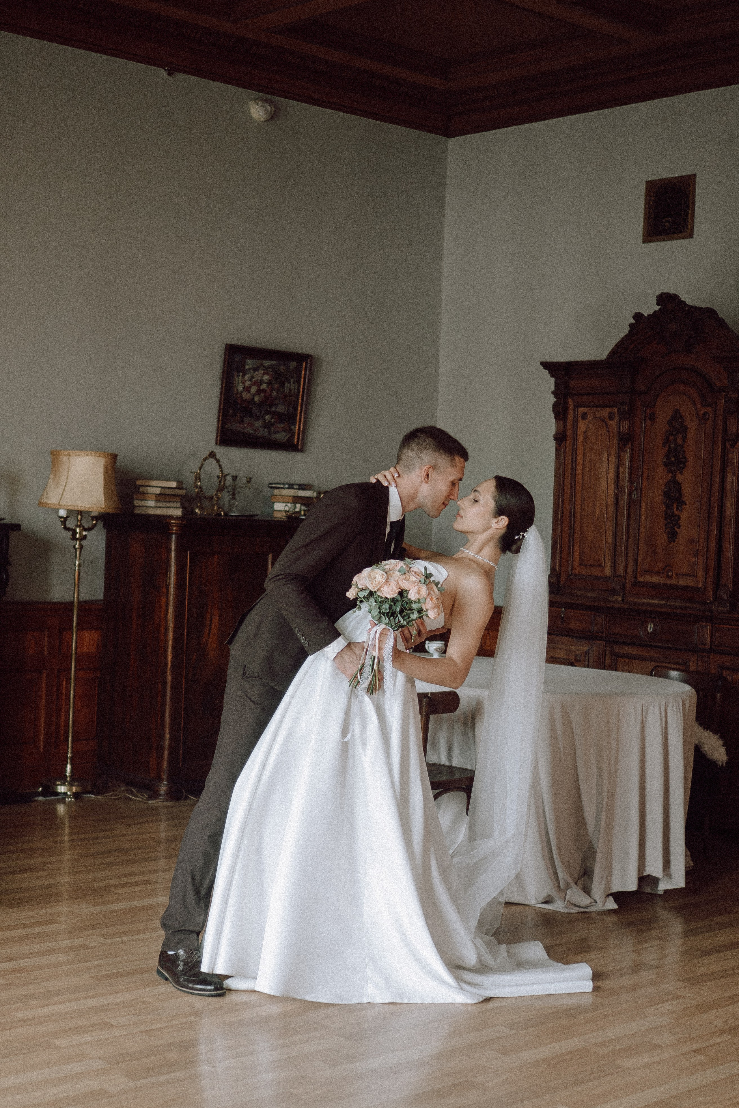 СВАДЕБНАЯ ПРОГУЛКА В САНТК-ПЕТЕРБУРГЕ (ИСАКИЕВСКИЙ СОБОР, ЗИМНЯЯ КАНАВКА, ЭРМИТАЖ И БОЛЬШАЯ МОРСКАЯ УЛИЦА). Профессиональный фотограф, Санкт-Петербург — Виктория Богомолова