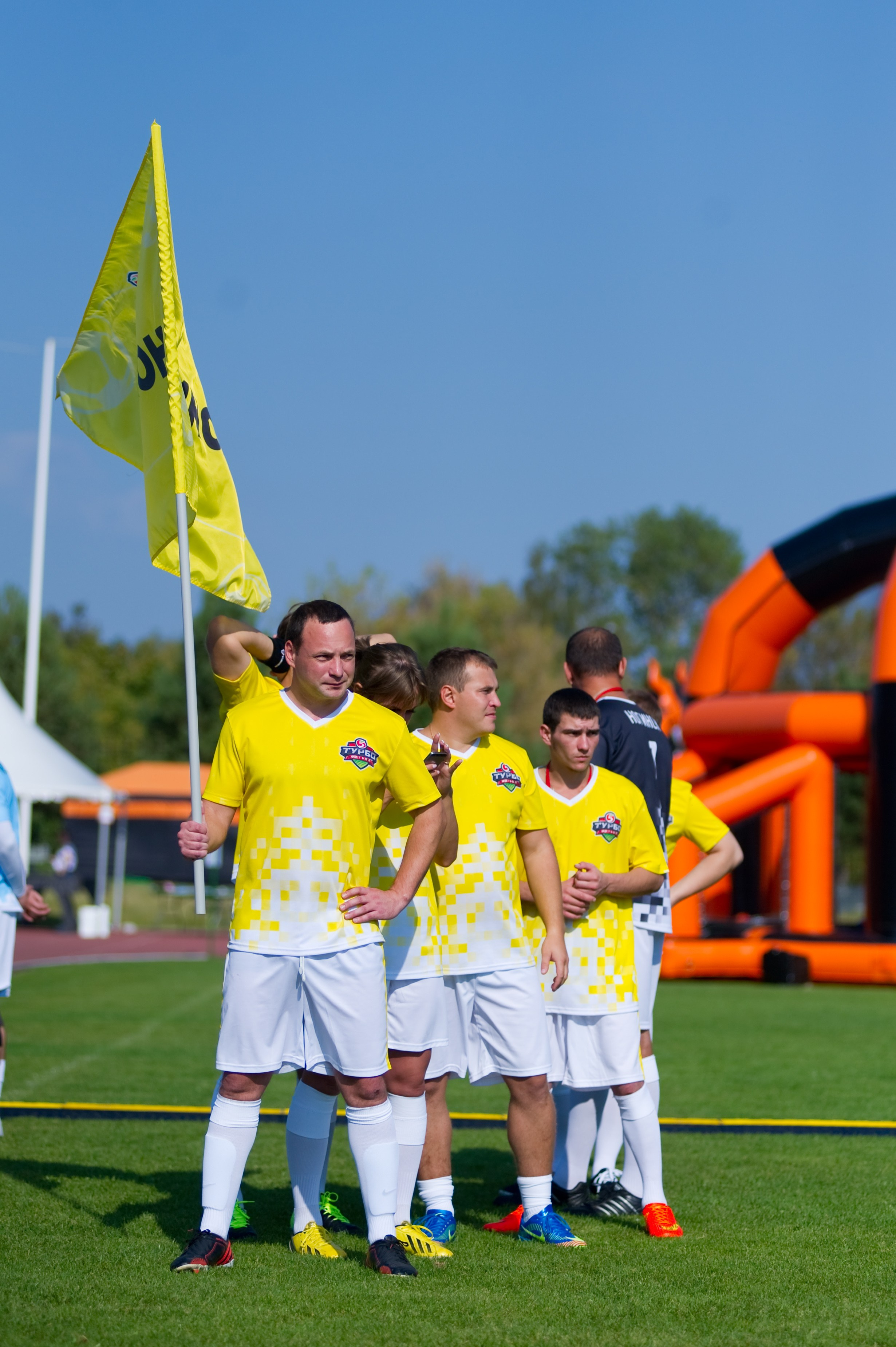 Турбофутбол (корпоративное соревнование «Пятерочки»). Репортажный фотограф и видеограф Слава Думчев. Тимбилдинги, отчетники, корпоративы