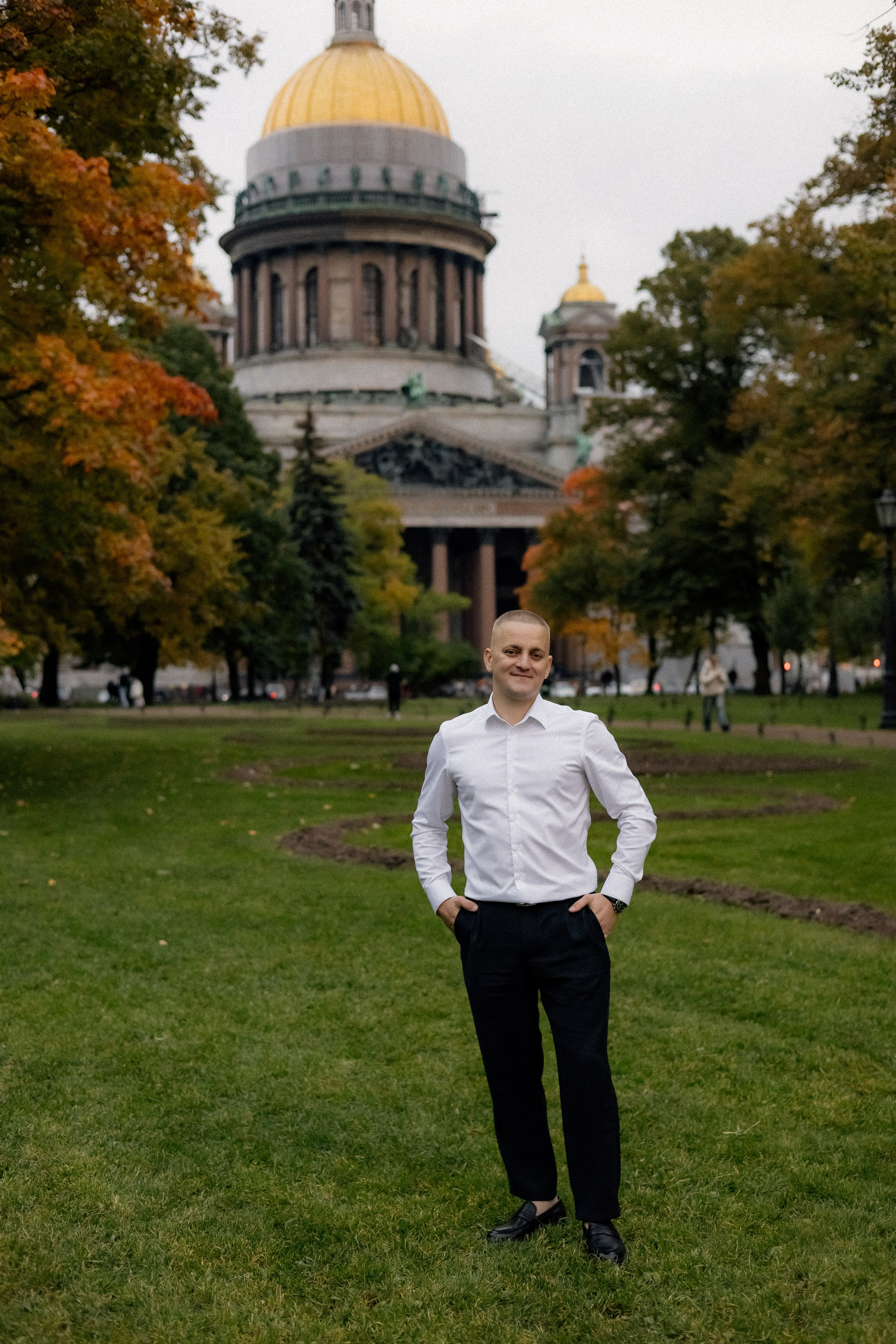 Свадебная прогулка у Исаакия. Свадебный фотограф в Санкт-Петербурге Ксения Кобышева