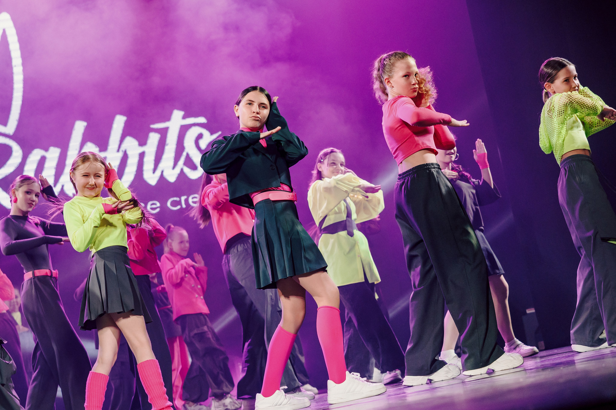 Отчётный концерт танцевальной школы «Red Rabbits» 2025. Лёшка Варзегов — фотограф