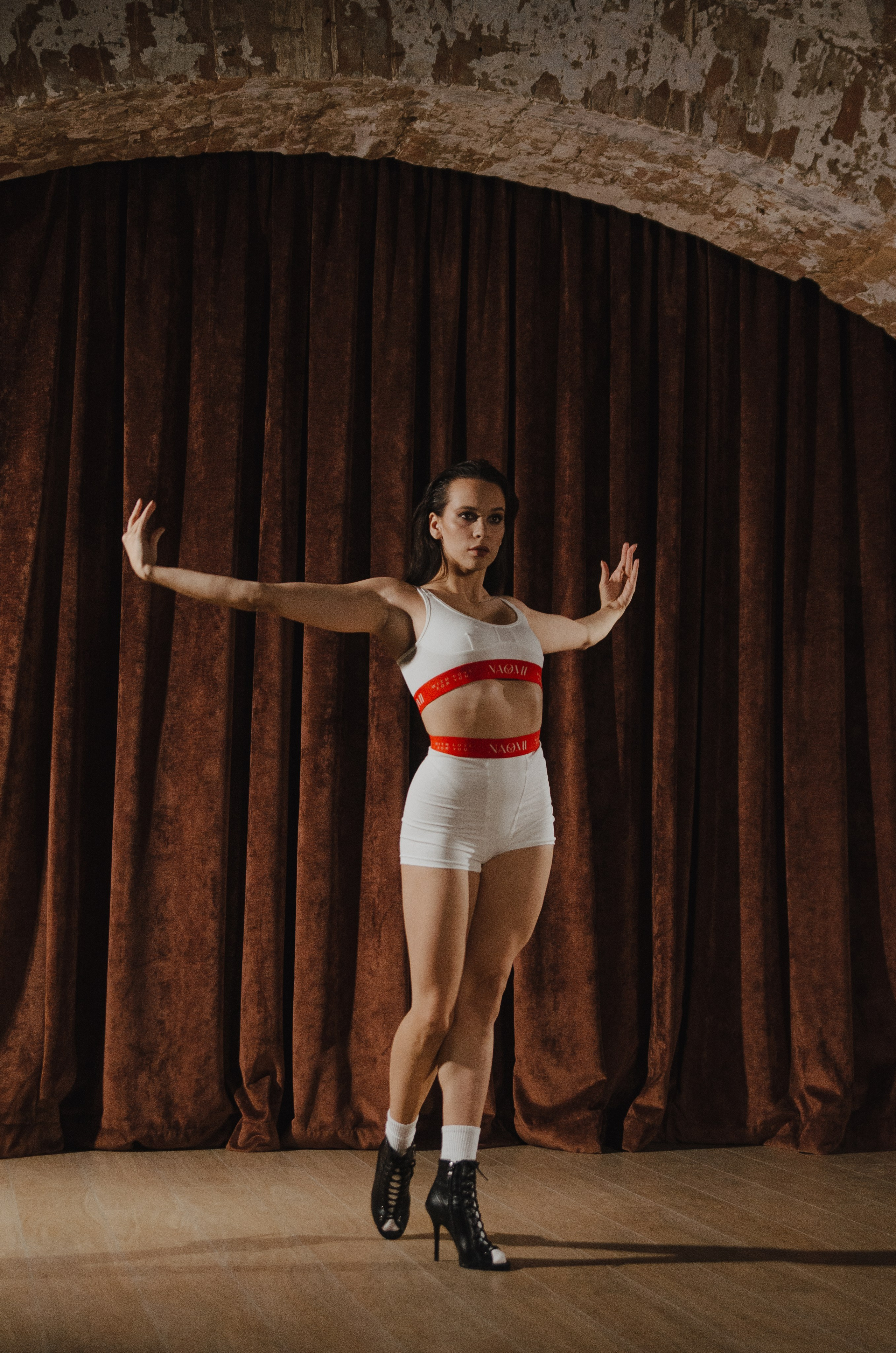 Фото-подглядки с видеосъемки танцевальной команды «Secret». Денисова Аля — фотограф для парных съемок и индивидуальных историй в Барнауле