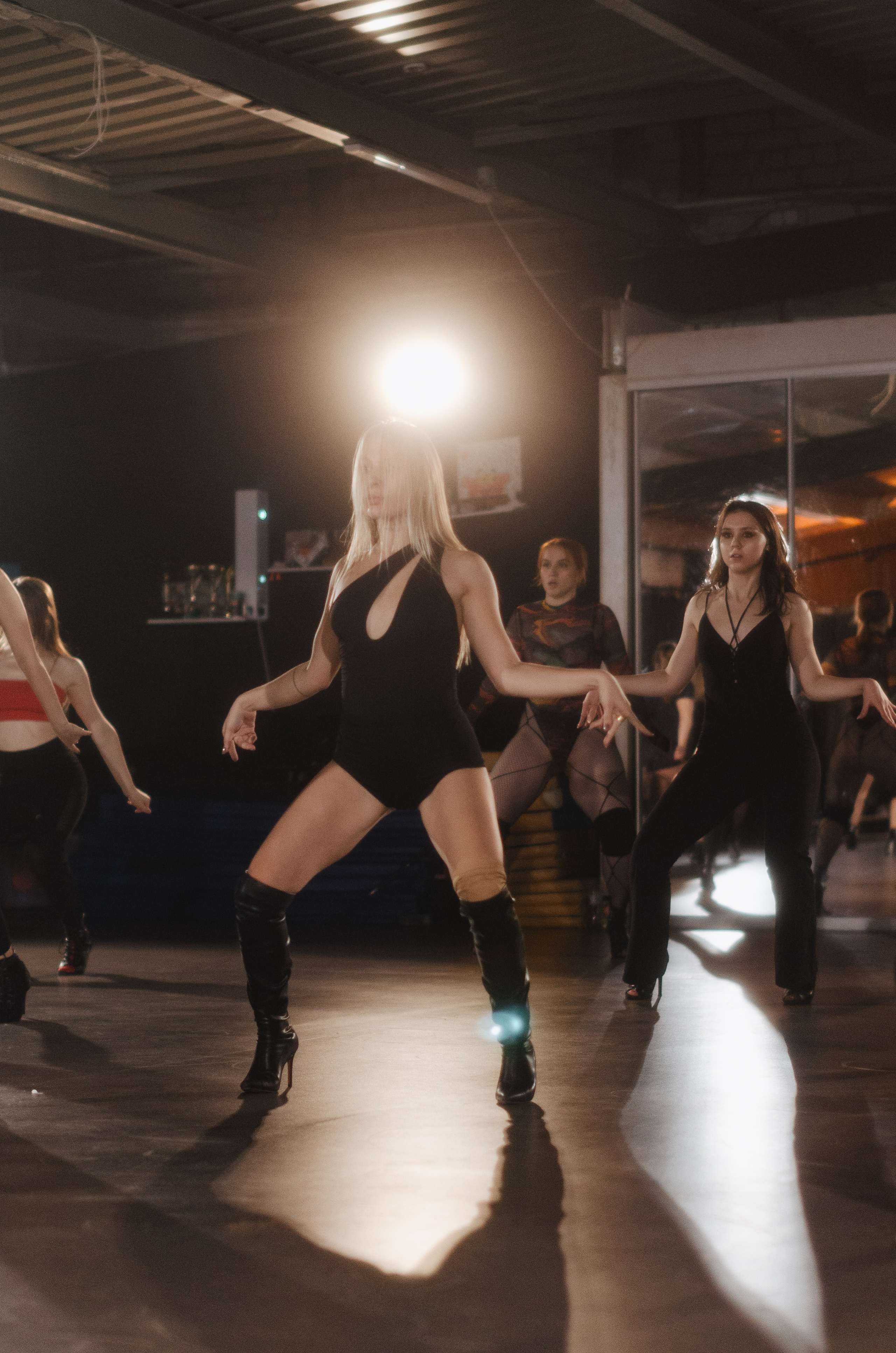 Мастер-классы по High Heels/Girly hip-hop от Оксаны ATTA. Денисова Аля — фотограф для парных съемок и индивидуальных историй в Барнауле