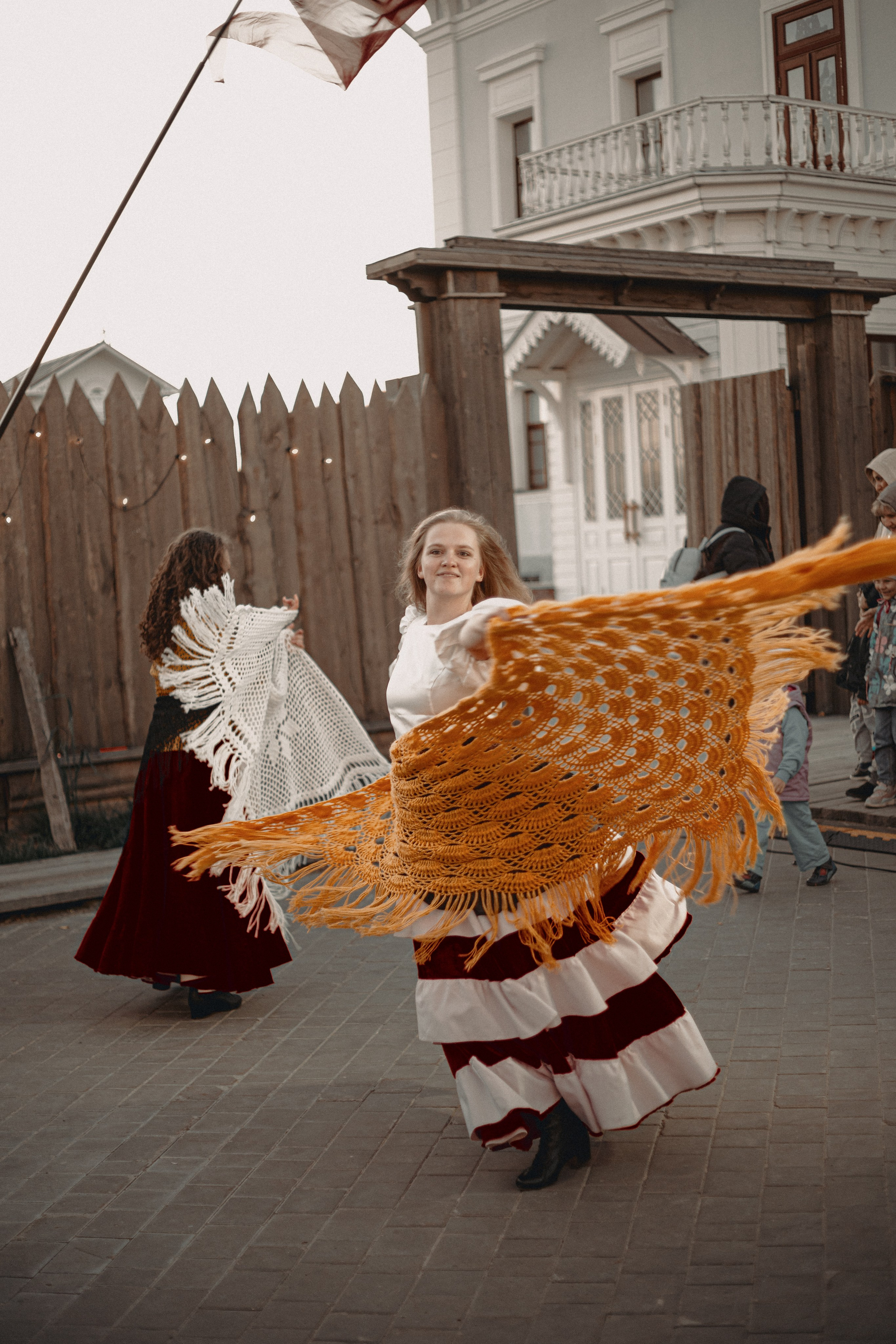Спектакль «Куриное кабаре» от Свободного молодежного театра | Тобольск. Арт-фотограф Крис Л. в Тобольске: портрет, семейные, свадьбы