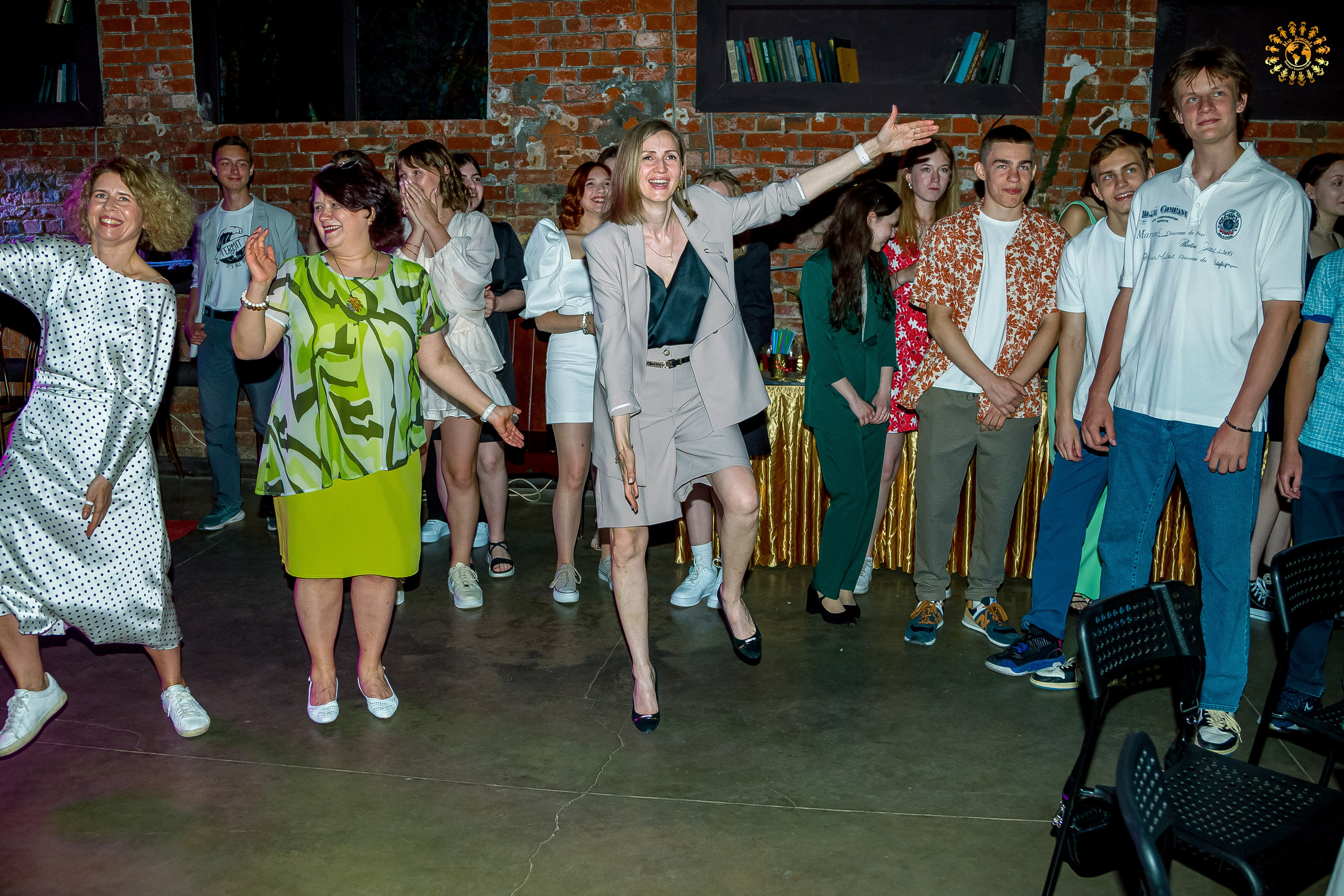 Выпускной 2023 (Школа 548; 9 Ж класс) AG Loft «Библиотека», Москва. Репортажная съемка в Москве и области. Анималистика