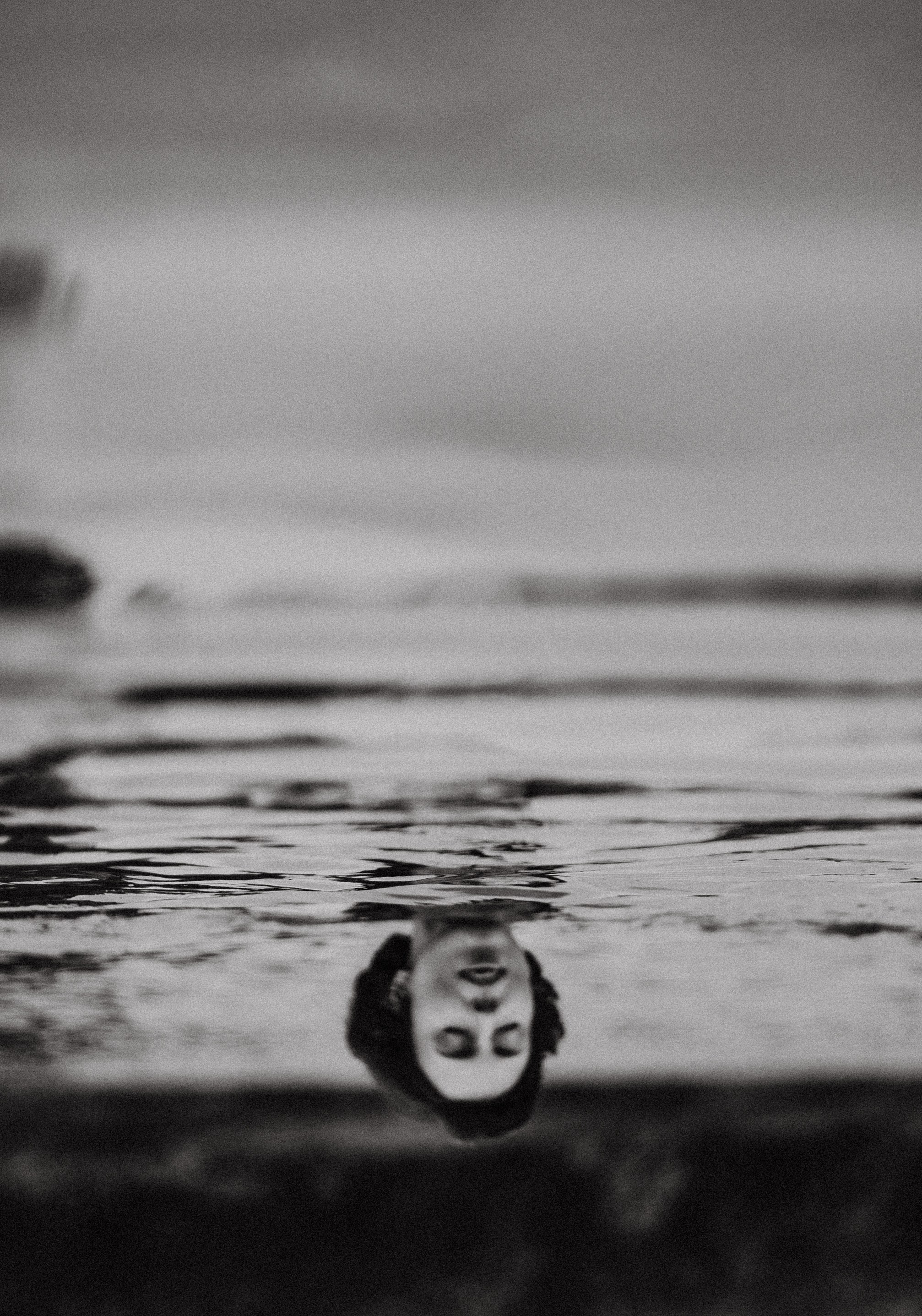 Есенин у реки. Фотограф в Нижнем Новгороде