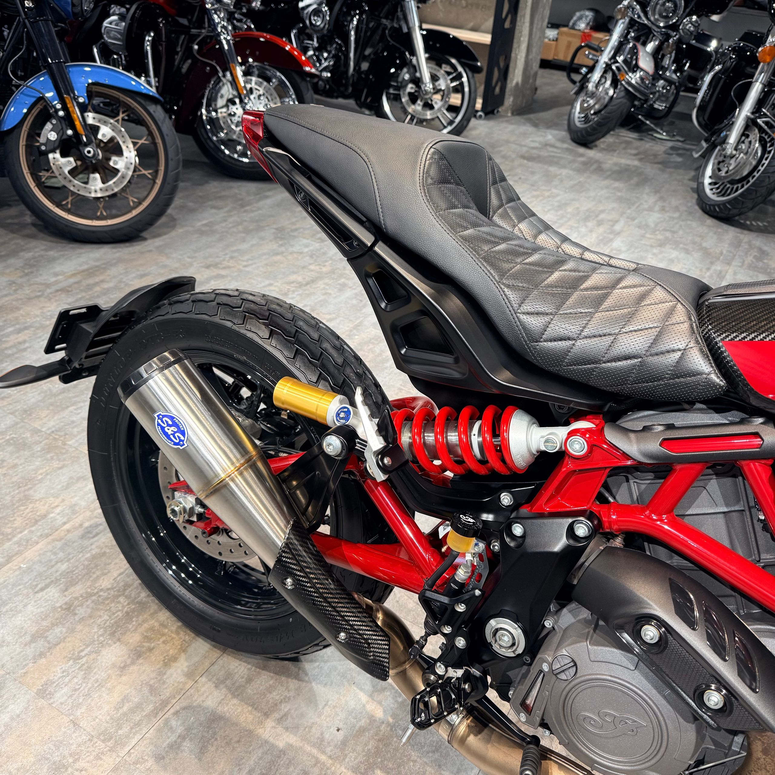 Купить 2021 Indian FTR Carbon Race Replica — подробнее на сайте. Hello Davidson, Москва. Только хорошие мотоциклы…