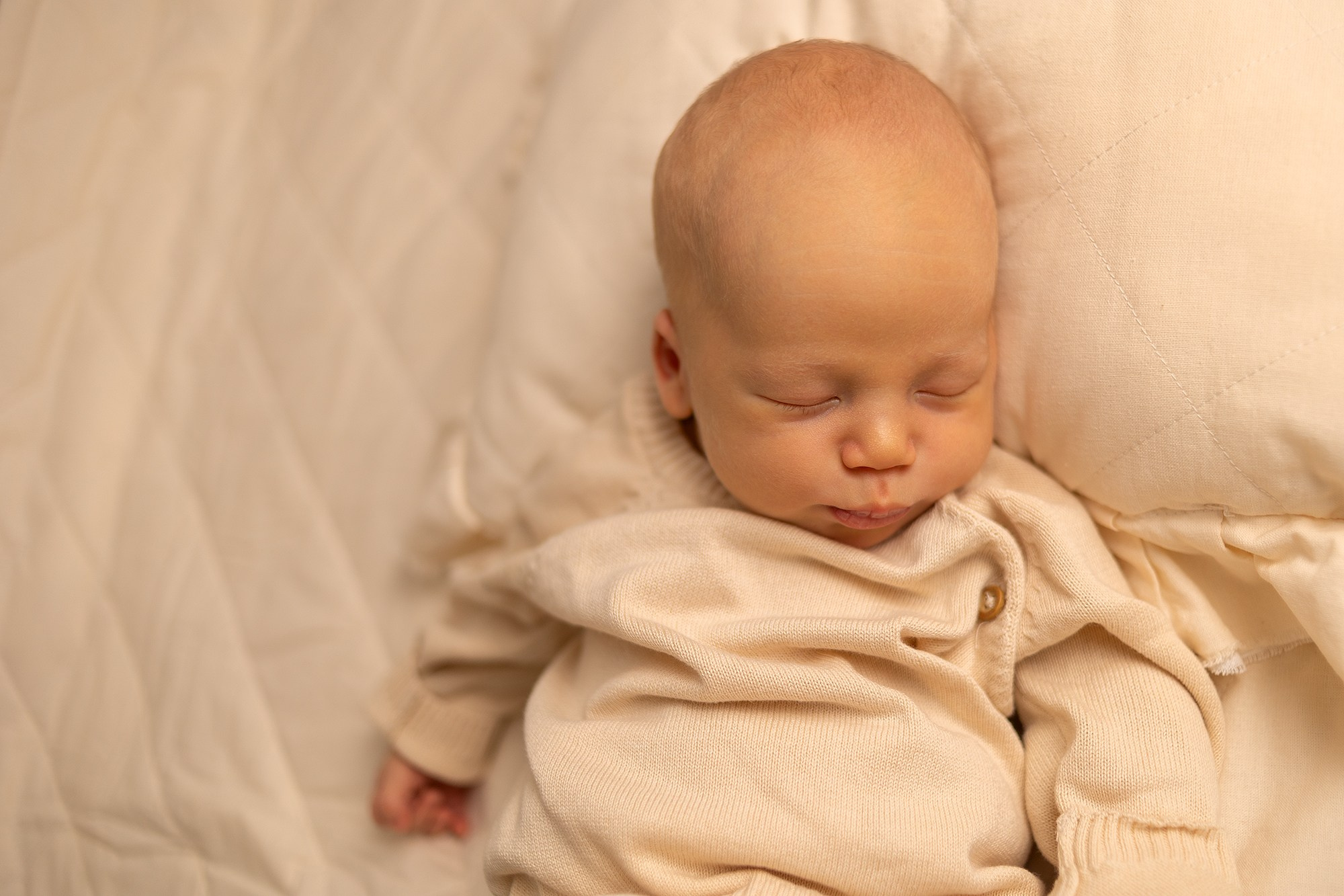 Фотосессия новорожденного у вас дома