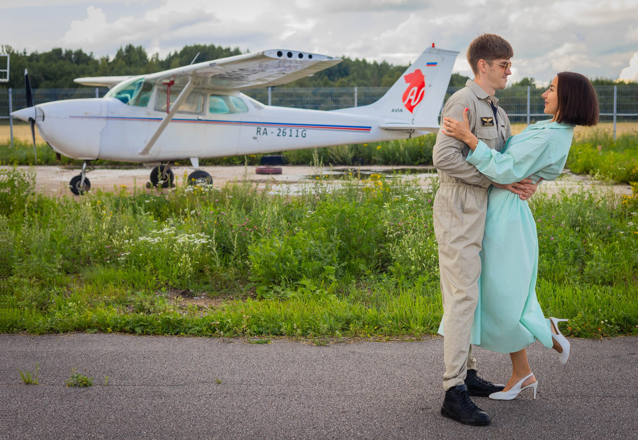 LOVE STORY. Фотосессия на аэродроме с самолетом. Портретный фотограф Панферова Регина г. Санкт-Петербург, г. Казань