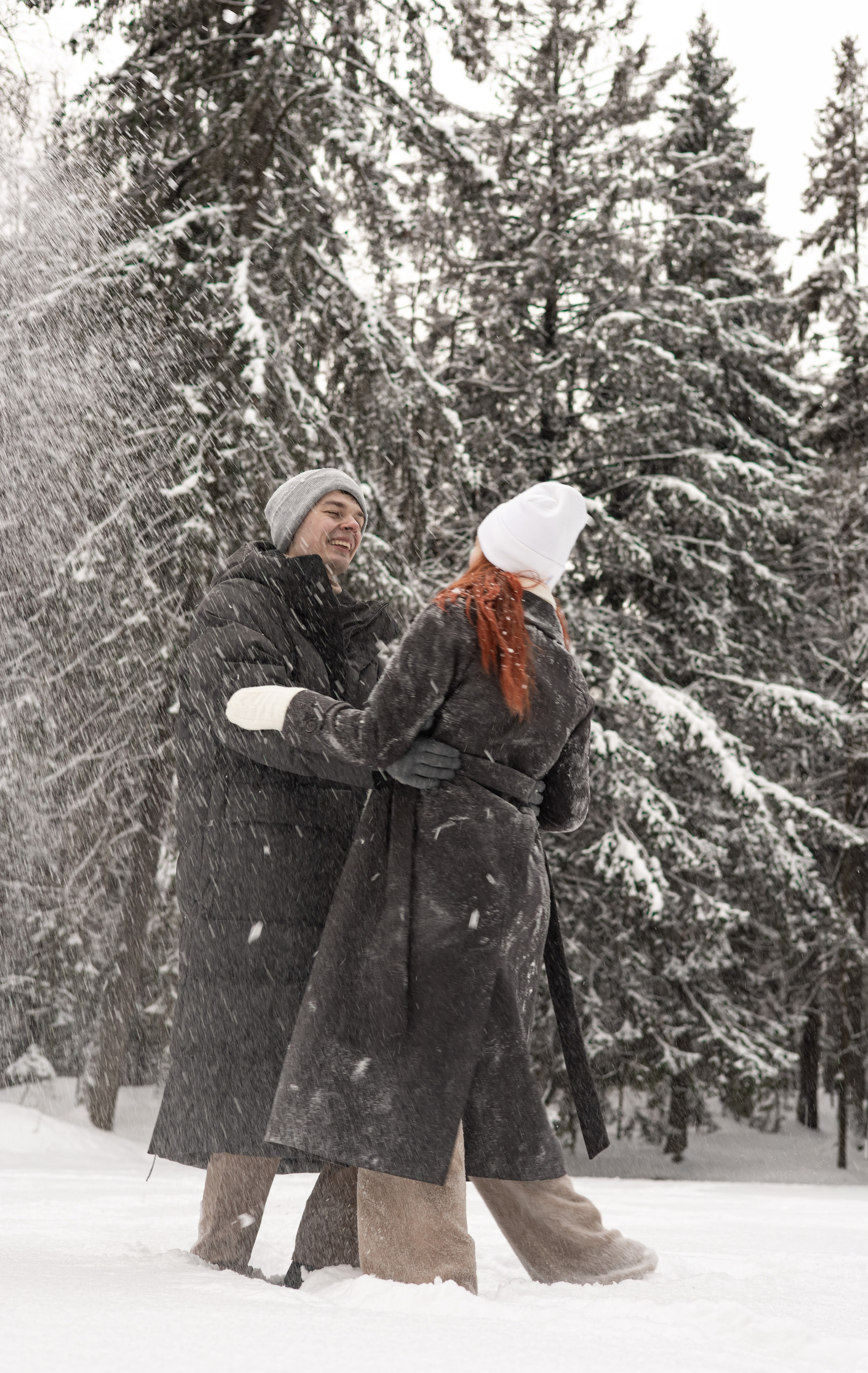 Николь и Егор. Зимняя фотосессия в Шуваловском парке. Портретный фотограф Панферова Регина г. Санкт-Петербург, г. Казань