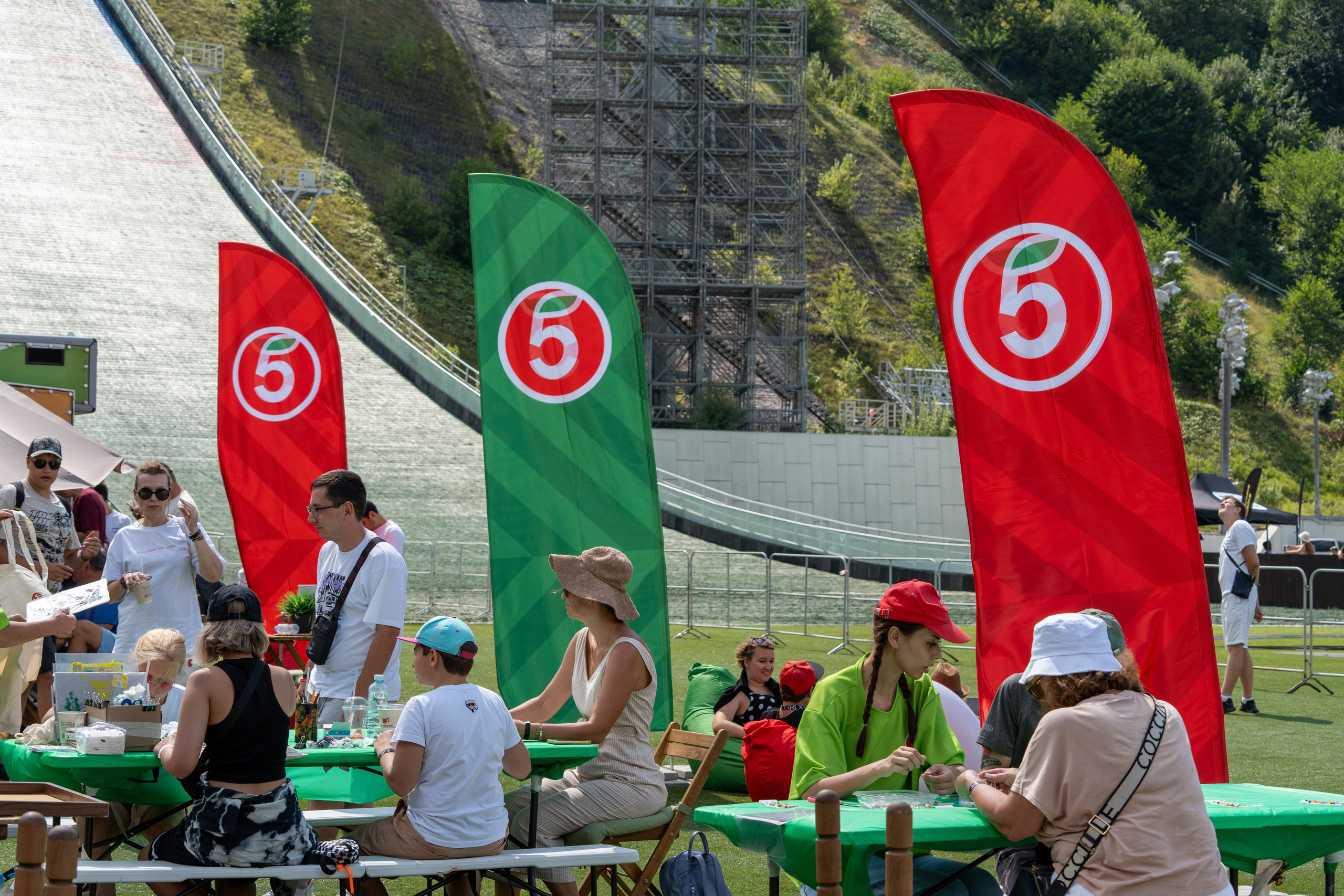 Фотоотчет партнеской интеграции для сети «Пятерочка» на фестивале «Grounded». Репортажный фотограф в Красной Поляне и Сочи Павлюченко Екатерина