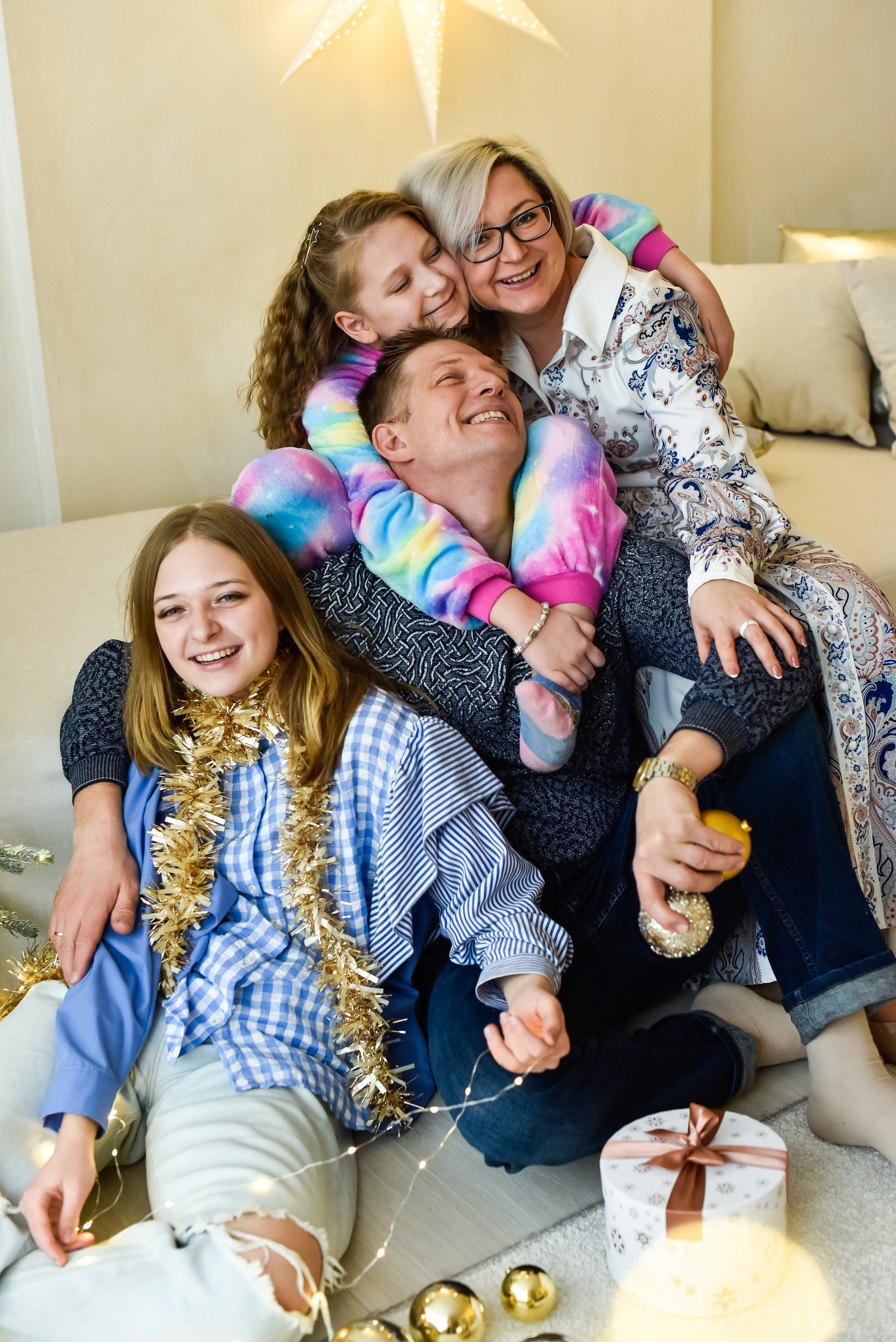 Семья Александра и его девочек)