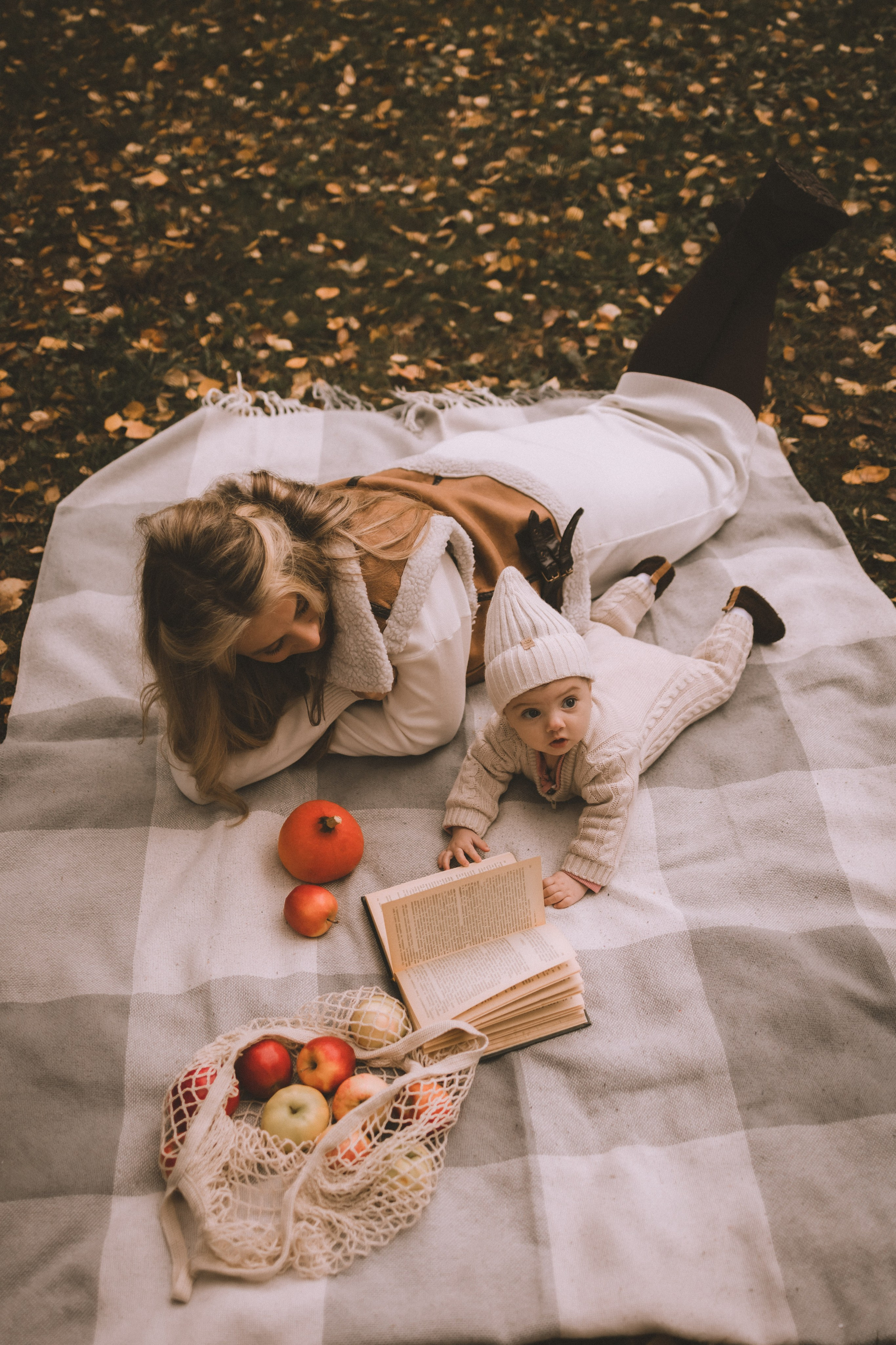 Александра и Софи. Мама с малышкой фотосессия в Таврическом саду. Семейный и детский фотограф в Санкт-Петербурге Павлова Елена