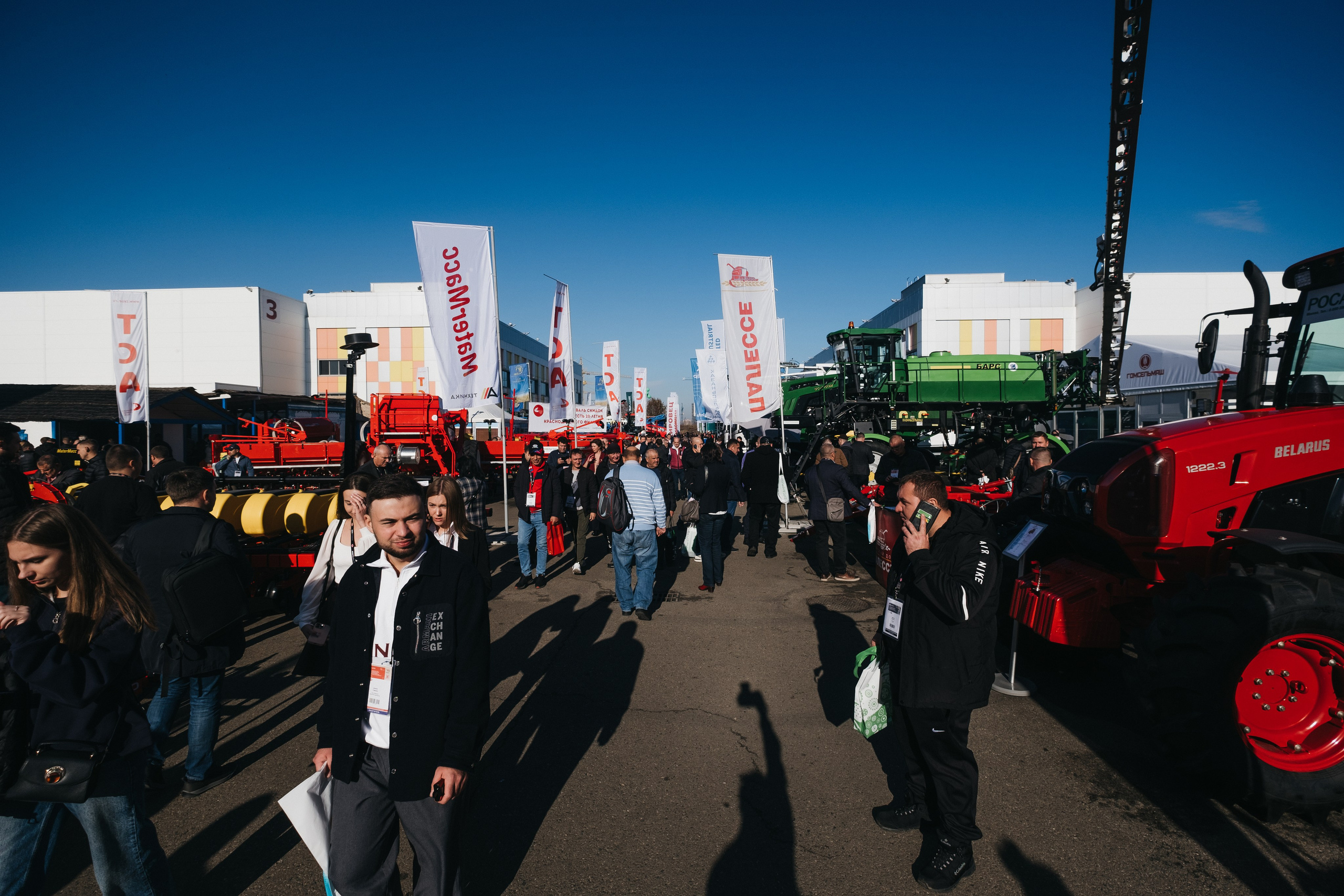 Фотограф на деловую съемку презентации, конференции. Свадебный и репортажной фотограф Денис Ожигин в Краснодаре и Краснодарском крае