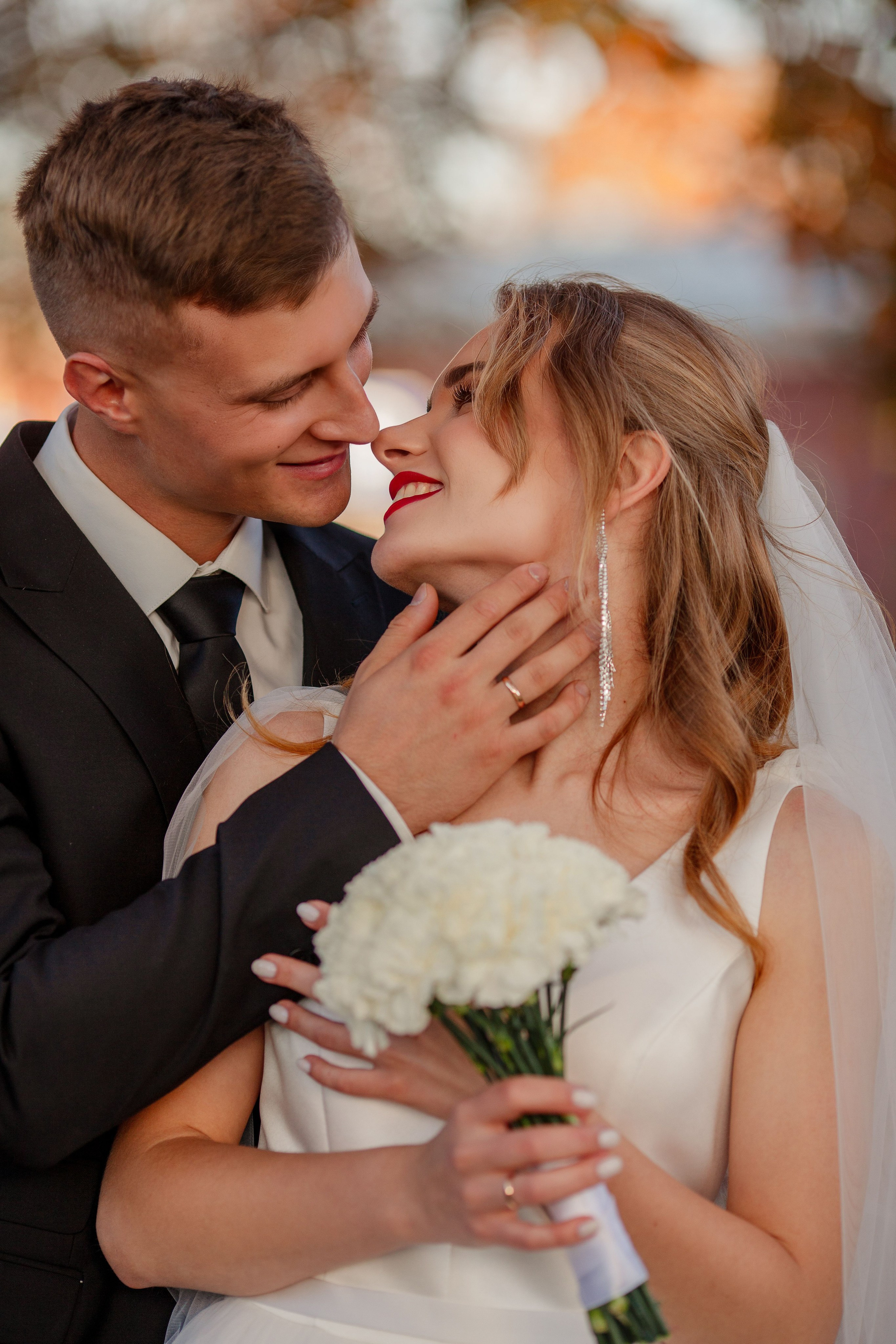 Фотосессия молодоженов у ЗАГСа Ставрополя. Фотограф Ставрополь Пятигорск Елизавета Дарина