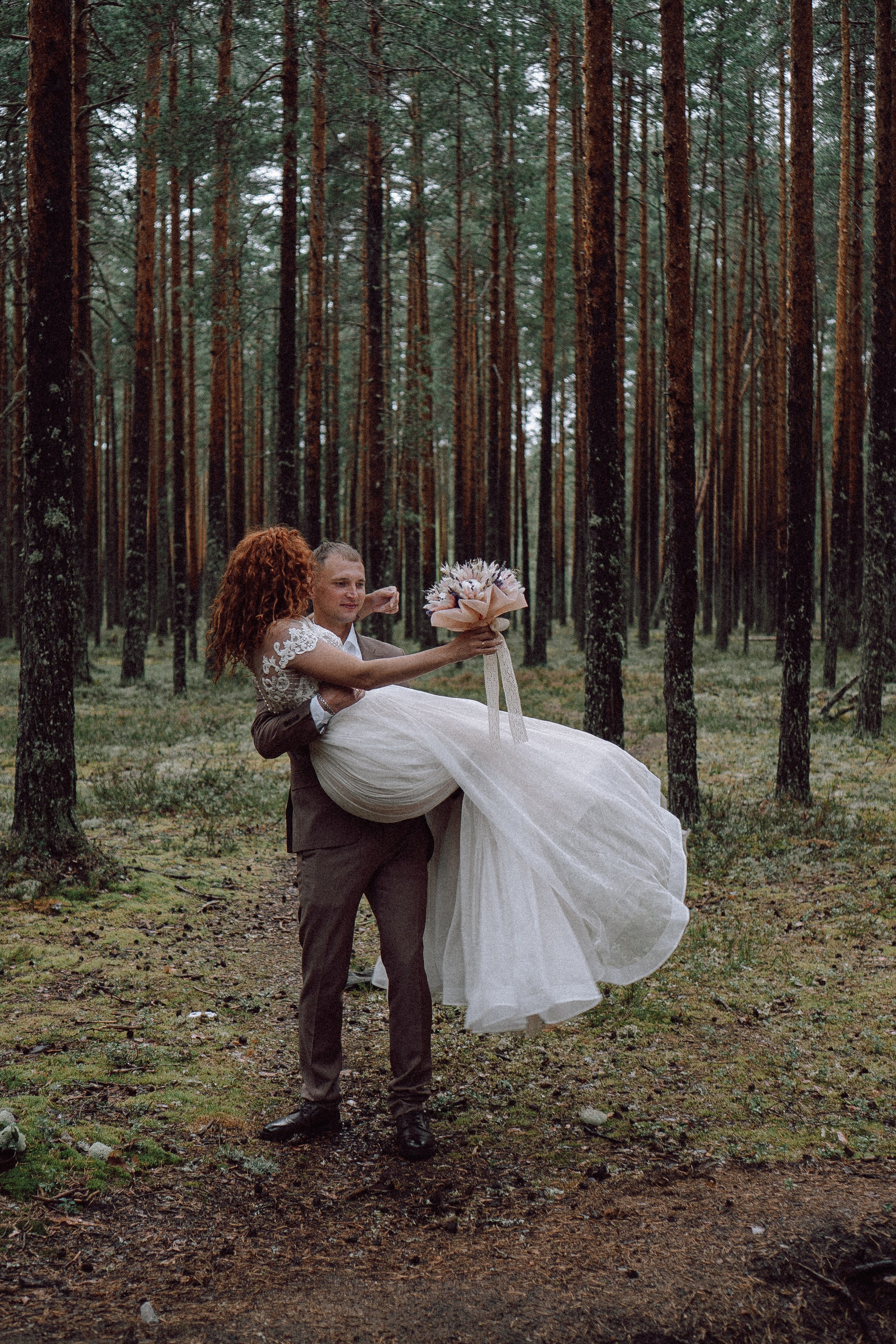 СВАДЕБНАЯ ФОТОСЕССИИЯ ПАРЫ В ГОРОДЕ ПРИОЗЕРСК В СОСНОВОМ ЛЕСУ И С ПИКАПОМ. Профессиональный фотограф, Санкт-Петербург — Виктория Богомолова