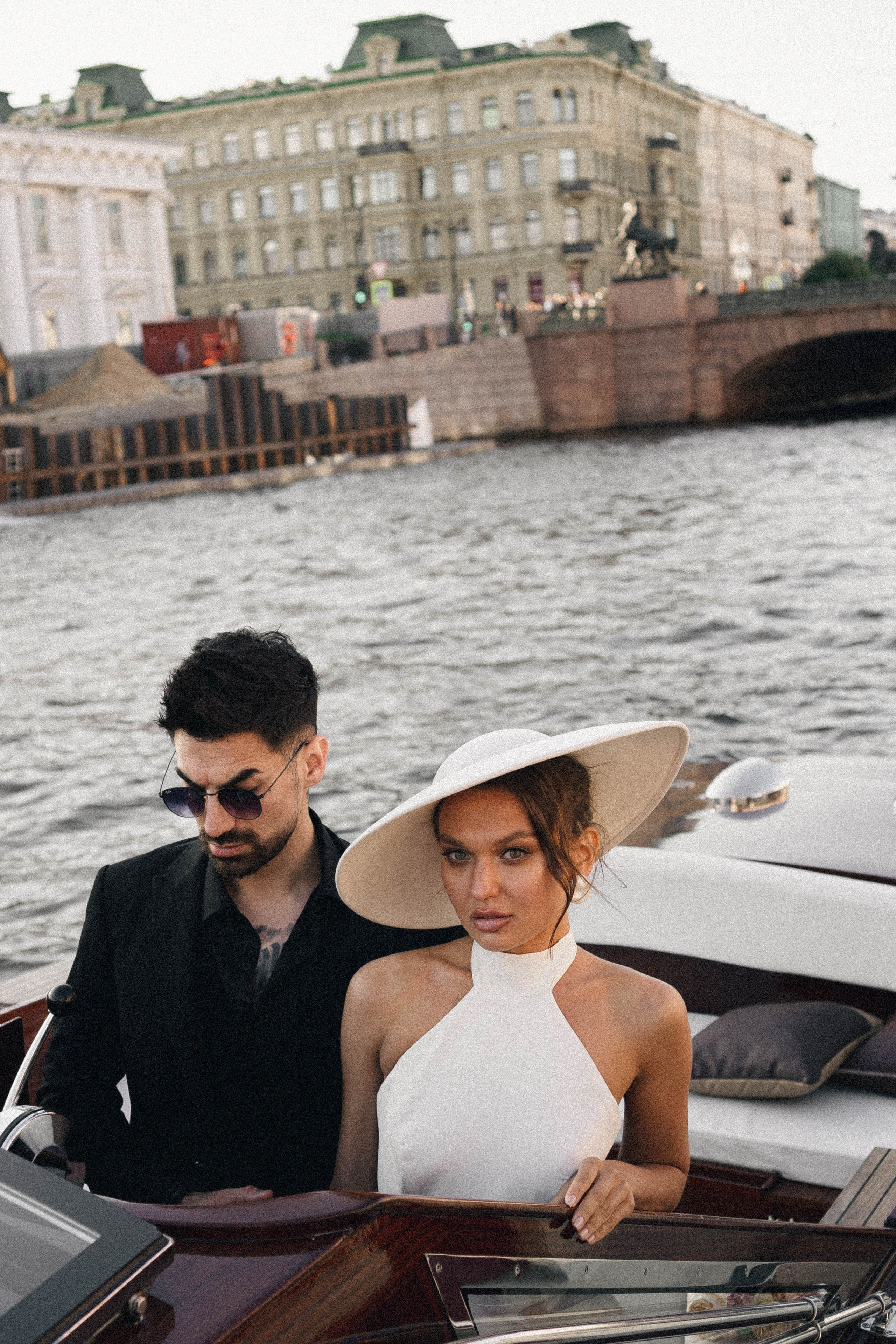 СВАДЕНБНАЯ СЬЕМКА НА КАТЕРЕ ПО КАНАЛАМ САНКТ-ПЕТЕРБУРГА И В АКВАТОРИИ НЕВЫ. Профессиональный фотограф, Санкт-Петербург — Виктория Богомолова