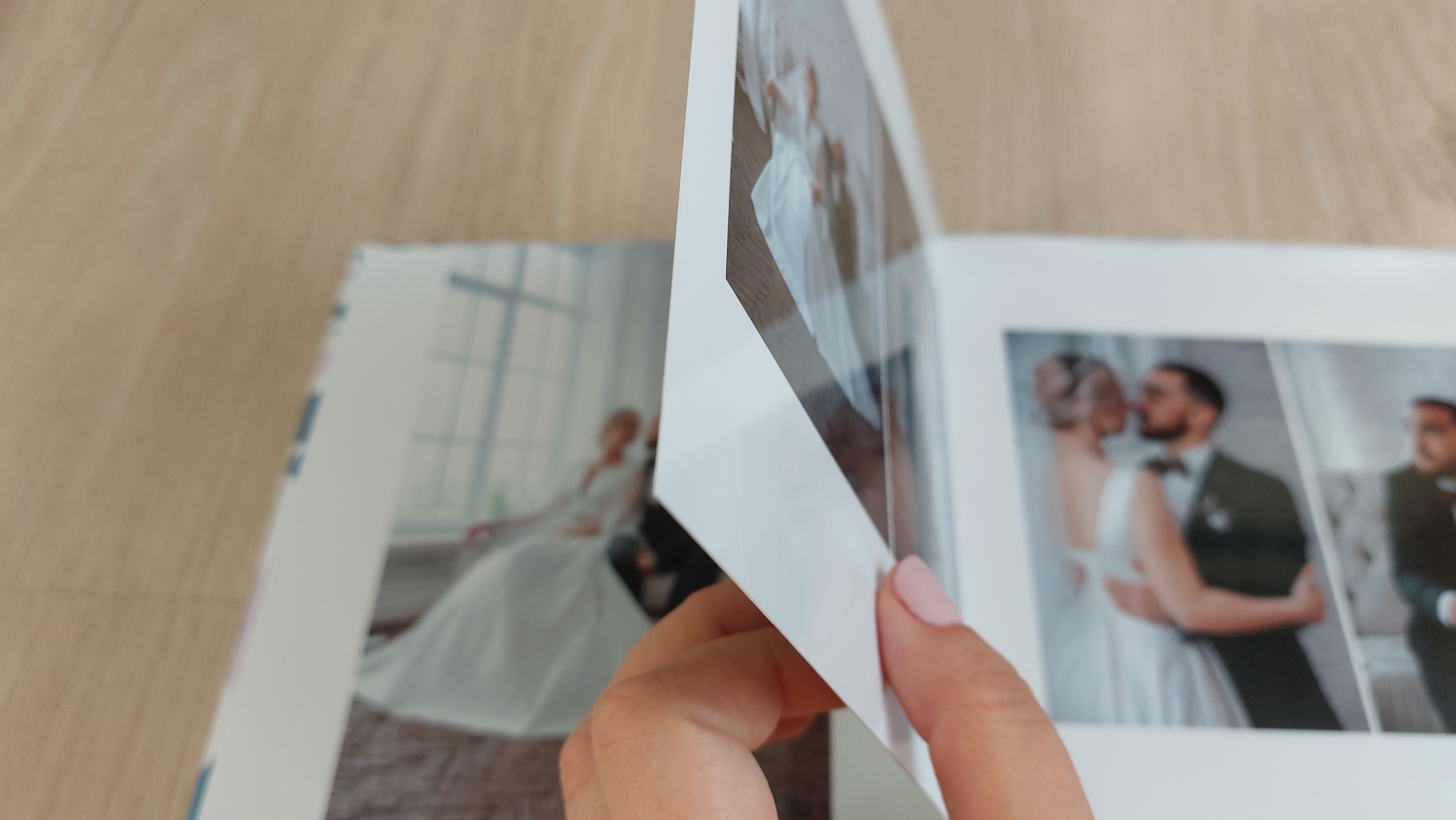 2100р Фотокнига (5 разв., страницы матовые, от 10 до 50 фото) + доставка примерно 450 р. Thephoto-russia.ru