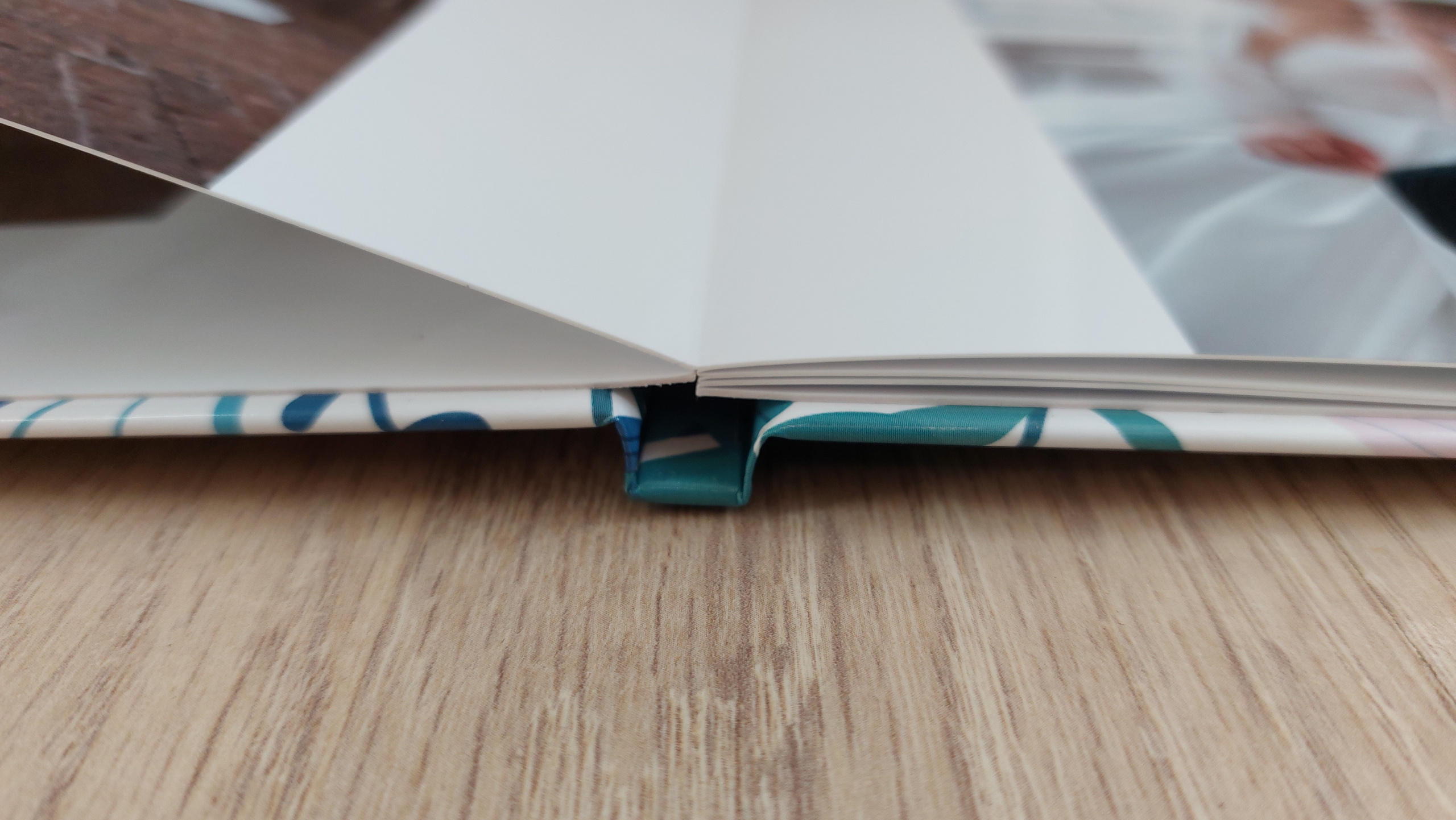 2100р Фотокнига (5 разв., страницы матовые, от 10 до 50 фото) + доставка примерно 450 р. Thephoto-russia.ru