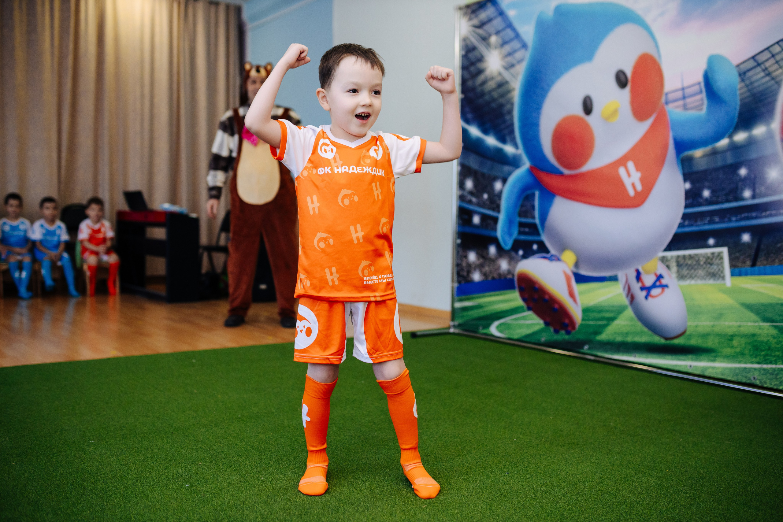 Фотосессия с кубком в детских садах г. Магнитогорска. Денис Прохоров Фотограф в г. Магнитогорск