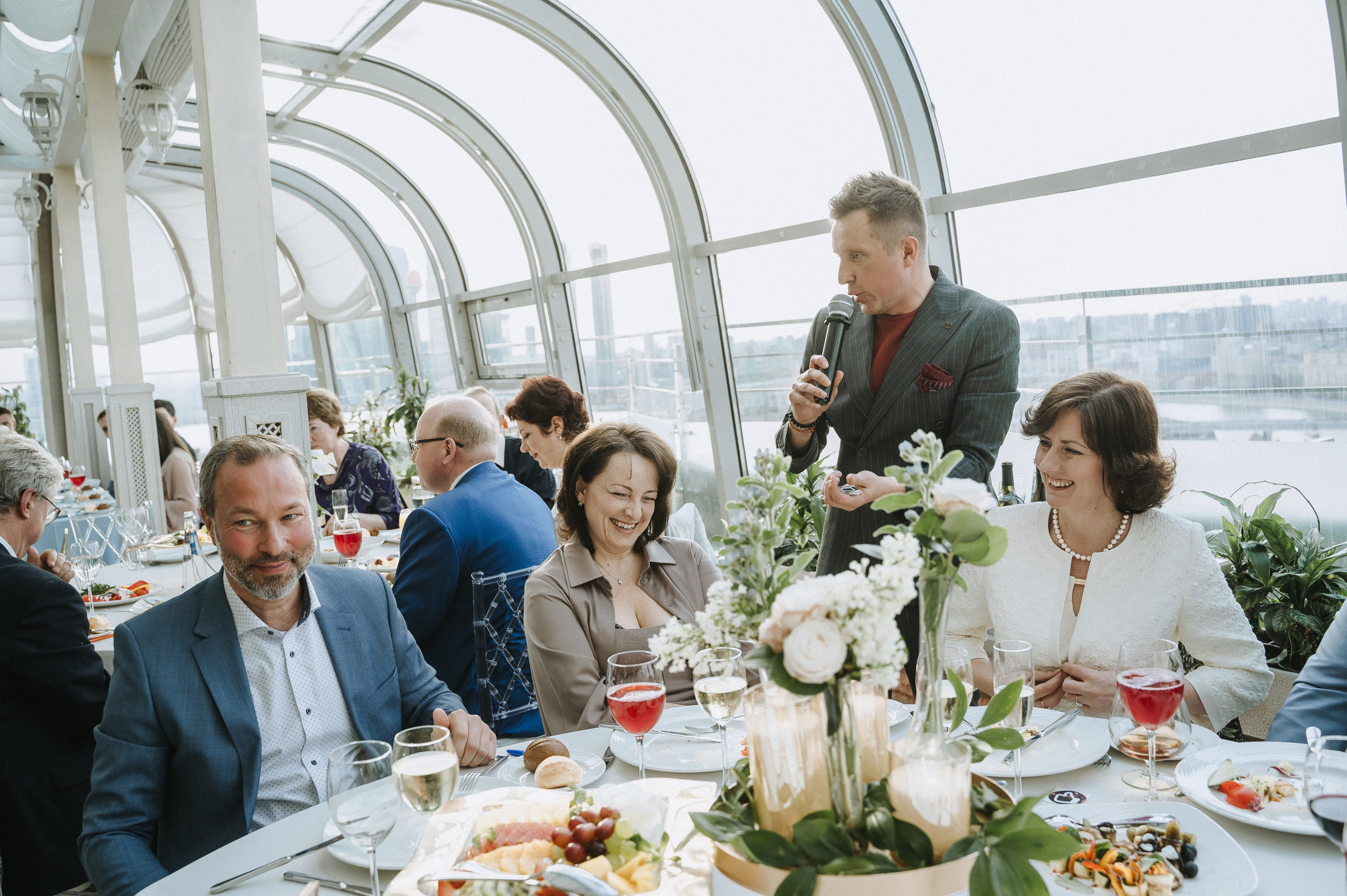 Маша и Сережа. Ведущий на свадьбу в Москве Зубков Алексей