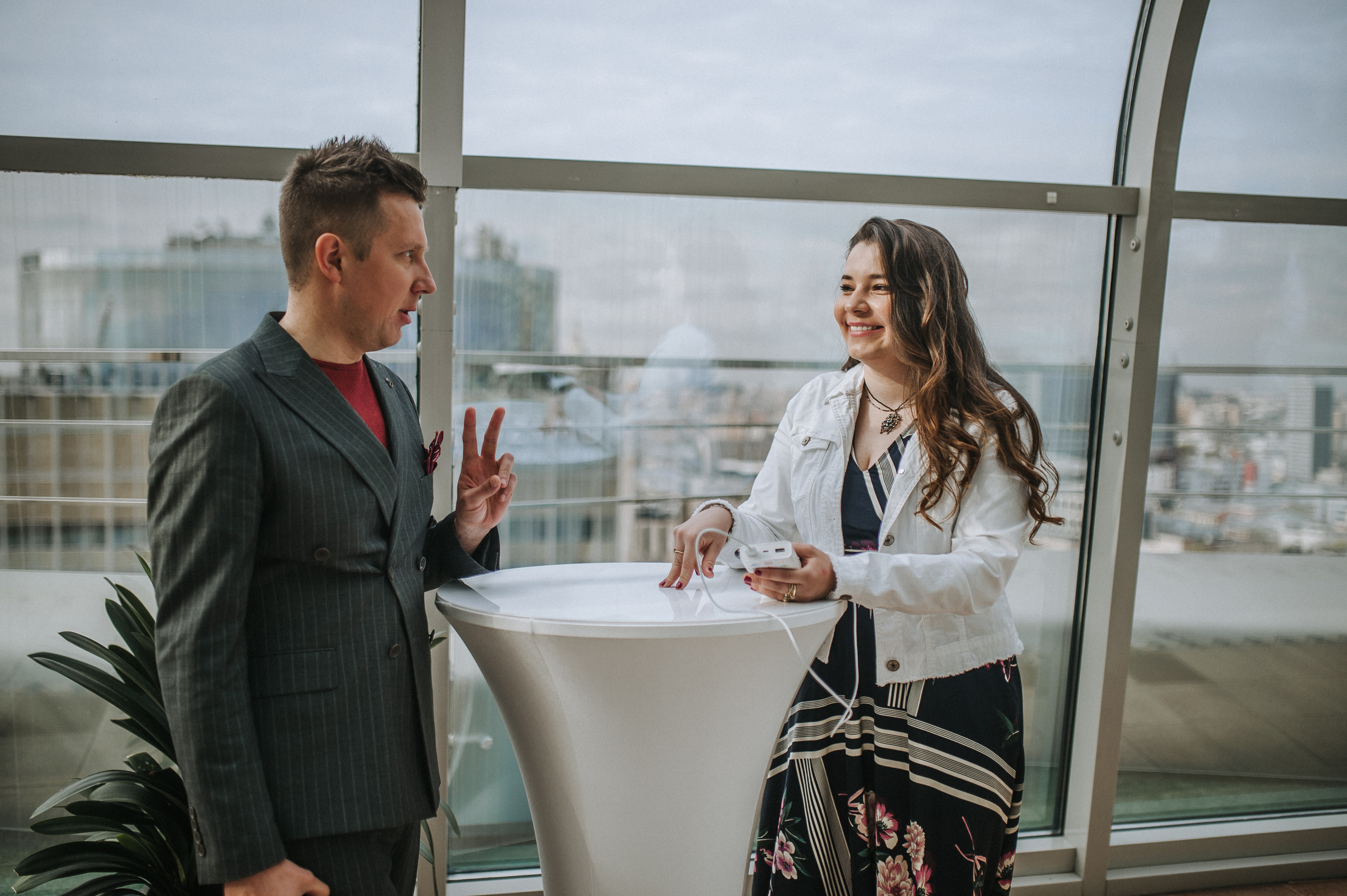 Маша и Сережа. Ведущий на свадьбу в Москве Зубков Алексей