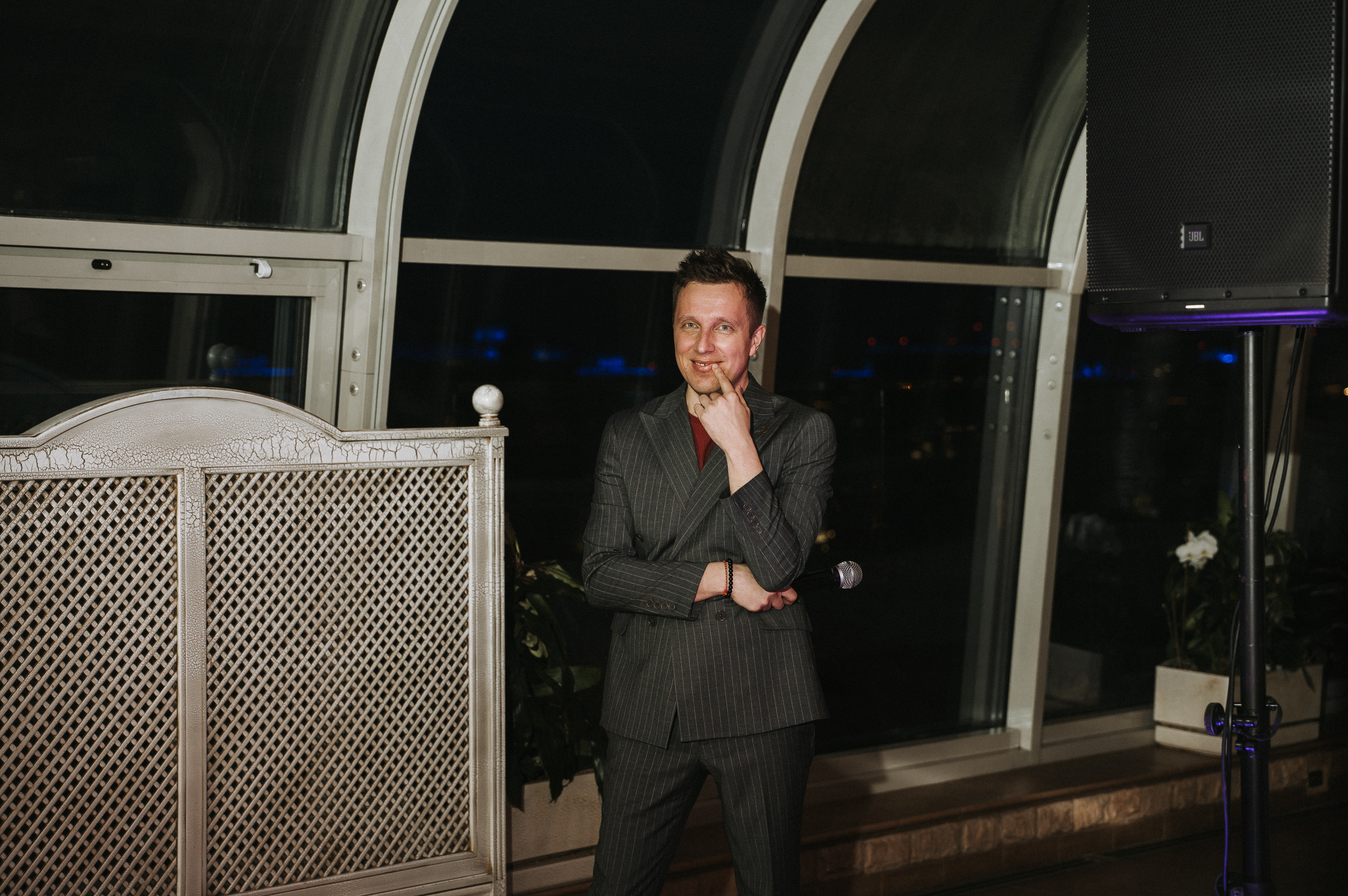 Маша и Сережа. Ведущий на свадьбу в Москве Зубков Алексей