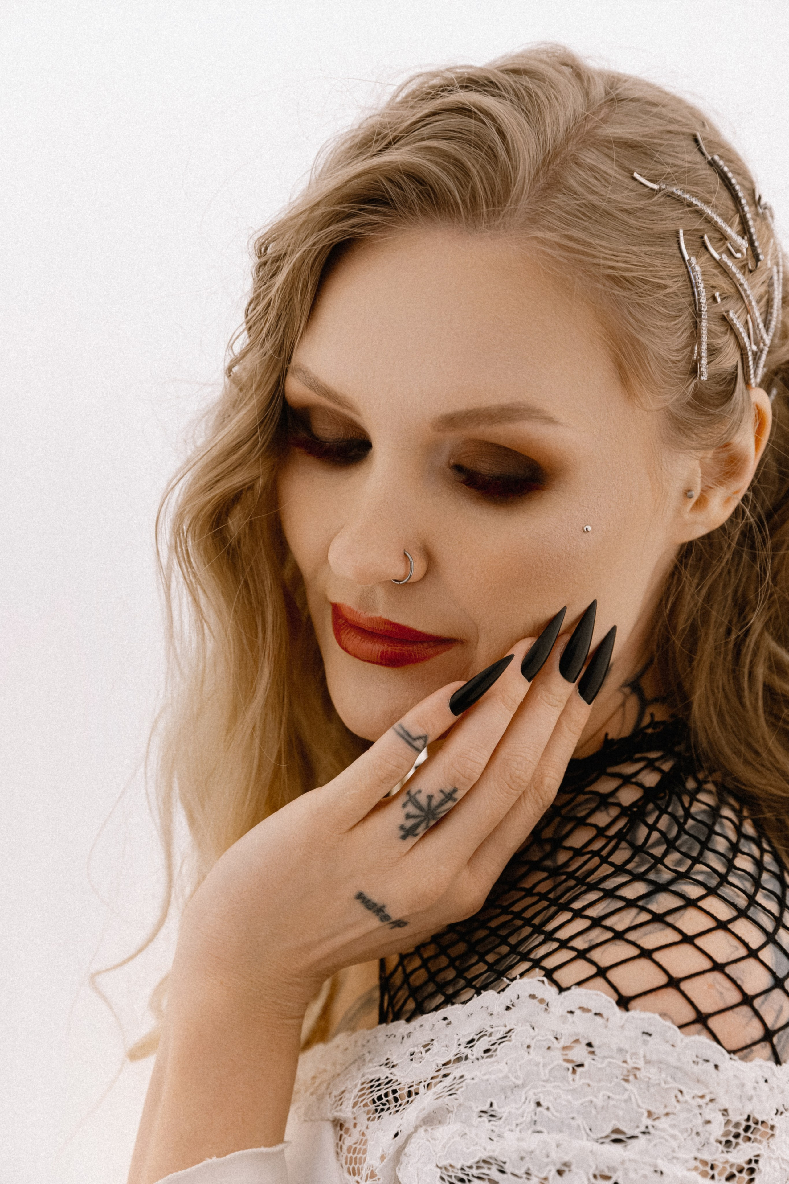 Алая готика. Николь — ваш любимый фотограф в Санкт-Петербурге