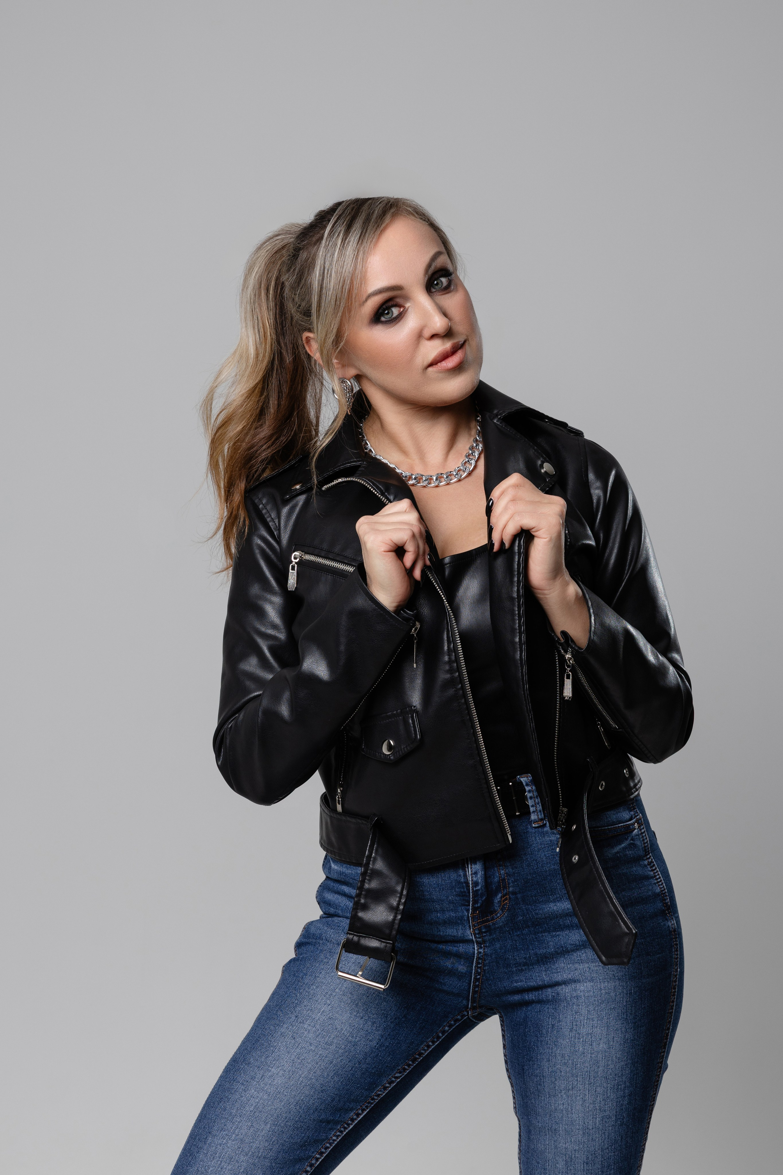 Девушки в студии. Анжелика Пилипас