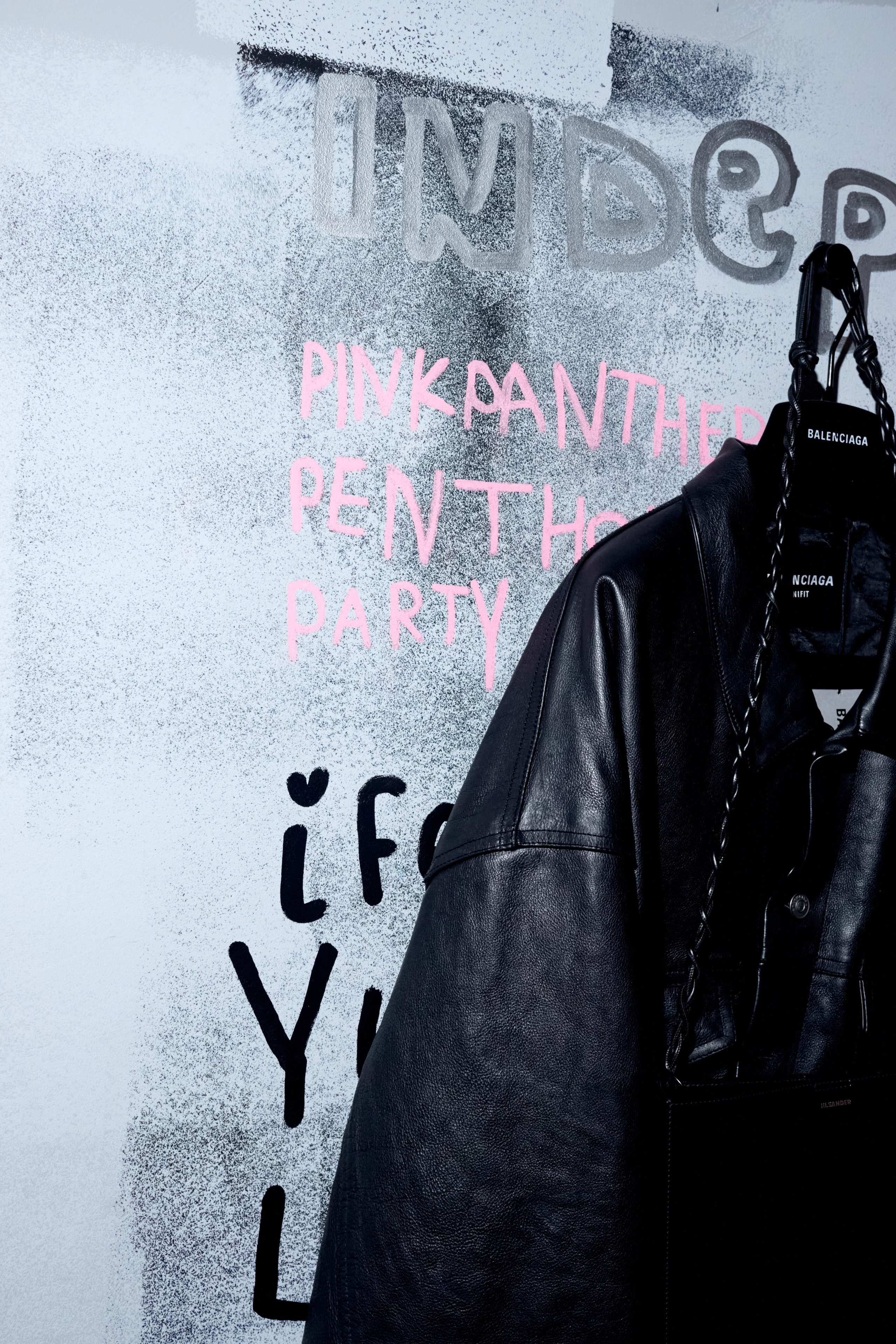 Одежда и обувь. Фотограф Михаил Николаев