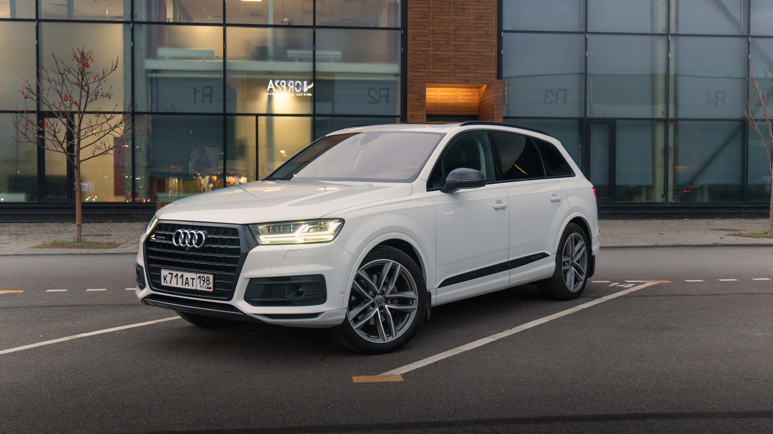 AUDI Q7. Автомобильный фотограф Алексей Хезеков