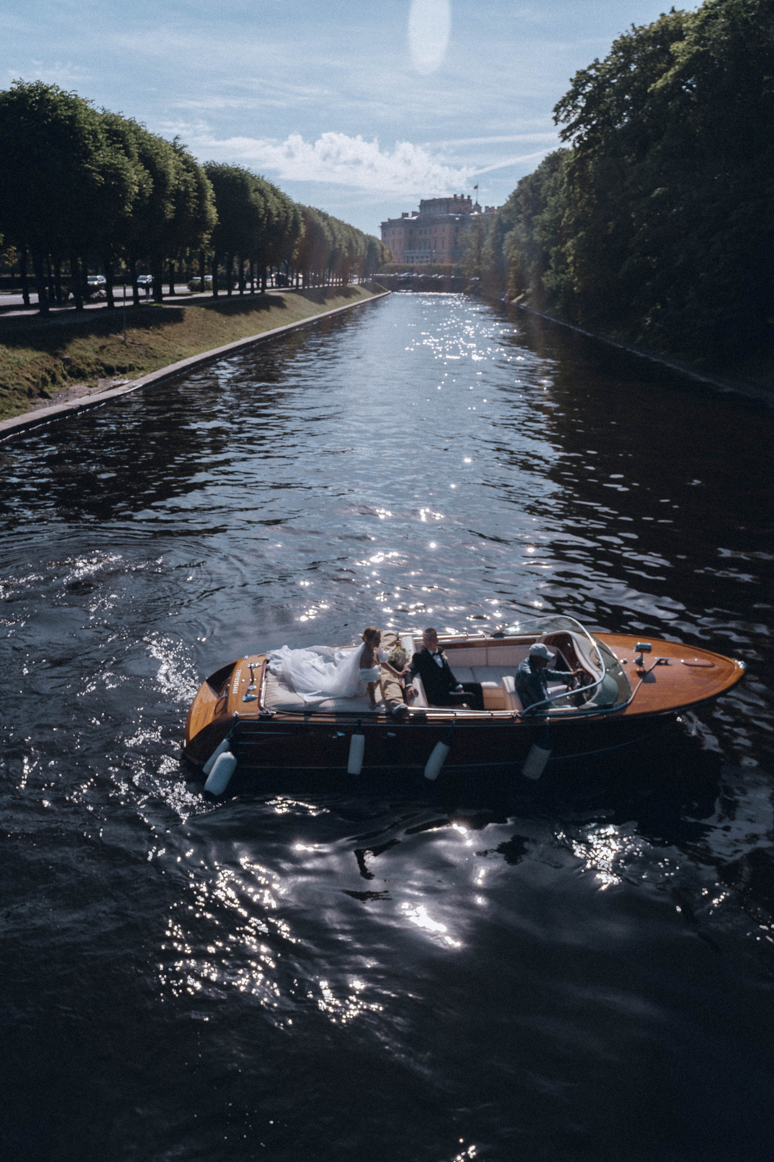 СВАДЕНБНАЯ СЬЕМКА НА КАТЕРЕ ПО КАНАЛАМ САНКТ-ПЕТЕРБУРГА И В АКВАТОРИИ НЕВЫ. Профессиональный фотограф, Санкт-Петербург — Виктория Богомолова