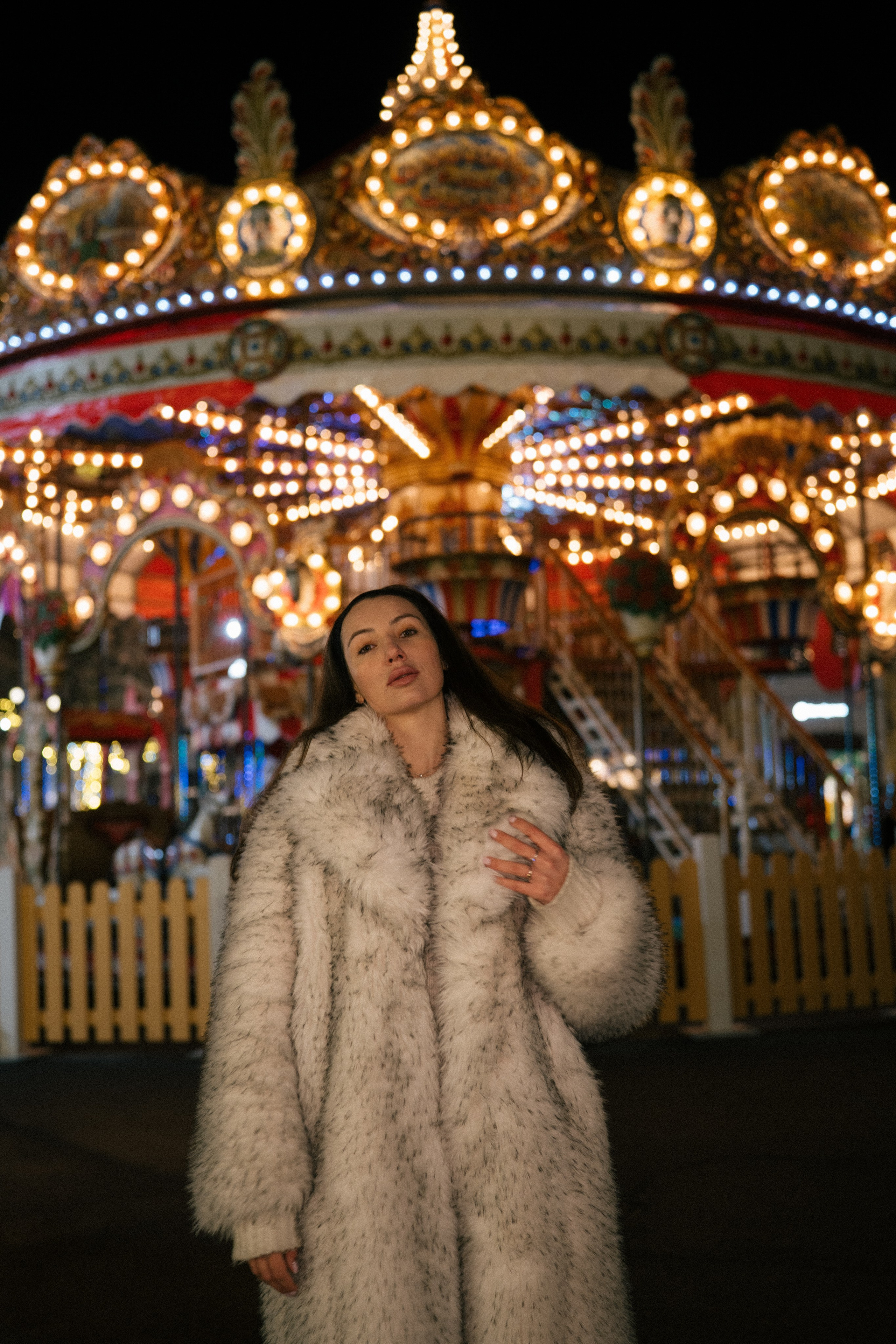 ПРОГУЛКА НА МАНЕЖНОЙ ПЛОЩАДИ ДЛЯ ДЕВУШКИ ПЕРЕД НОВЫМ ГОДОМ (НОВОГОДНЯЯ ФОТОСЕССИИЯ НА МАНЕЖНОЙ ПЛОЩАДИ). Профессиональный фотограф, Санкт-Петербург — Виктория Богомолова