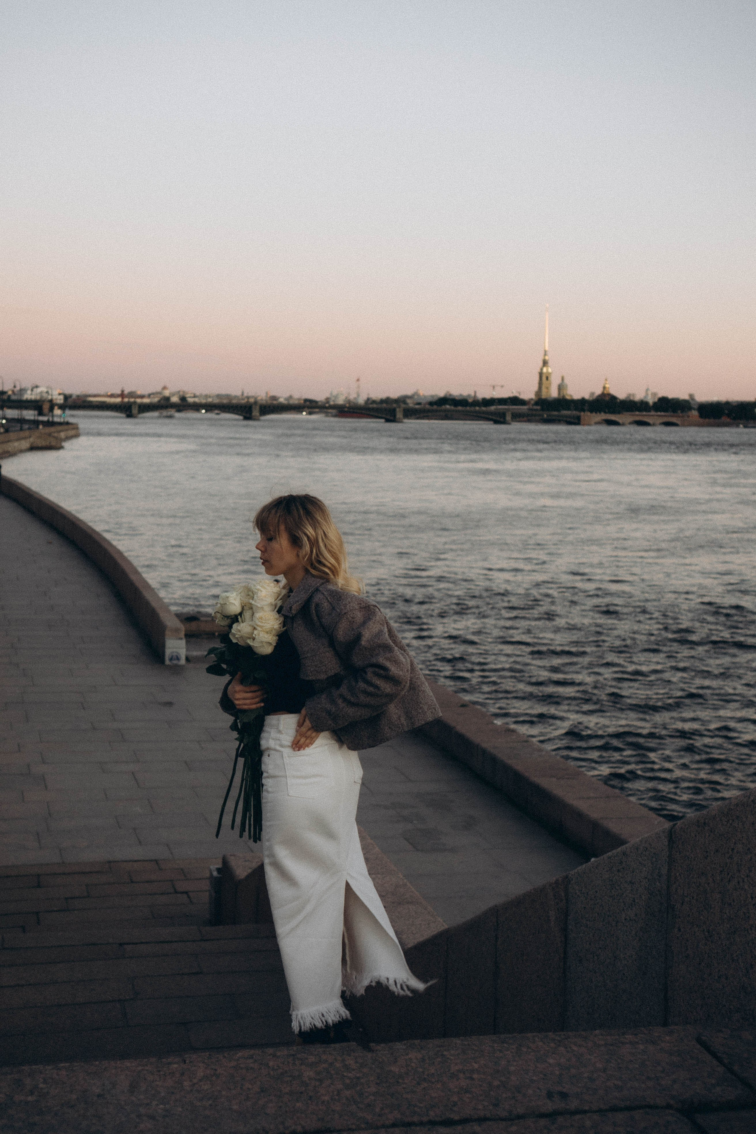 ПРОГУЛКА ПО ГОРОДУ В БЕЛЫЕ НОЧИ (другой вариант). Профессиональный фотограф, Санкт-Петербург — Виктория Богомолова